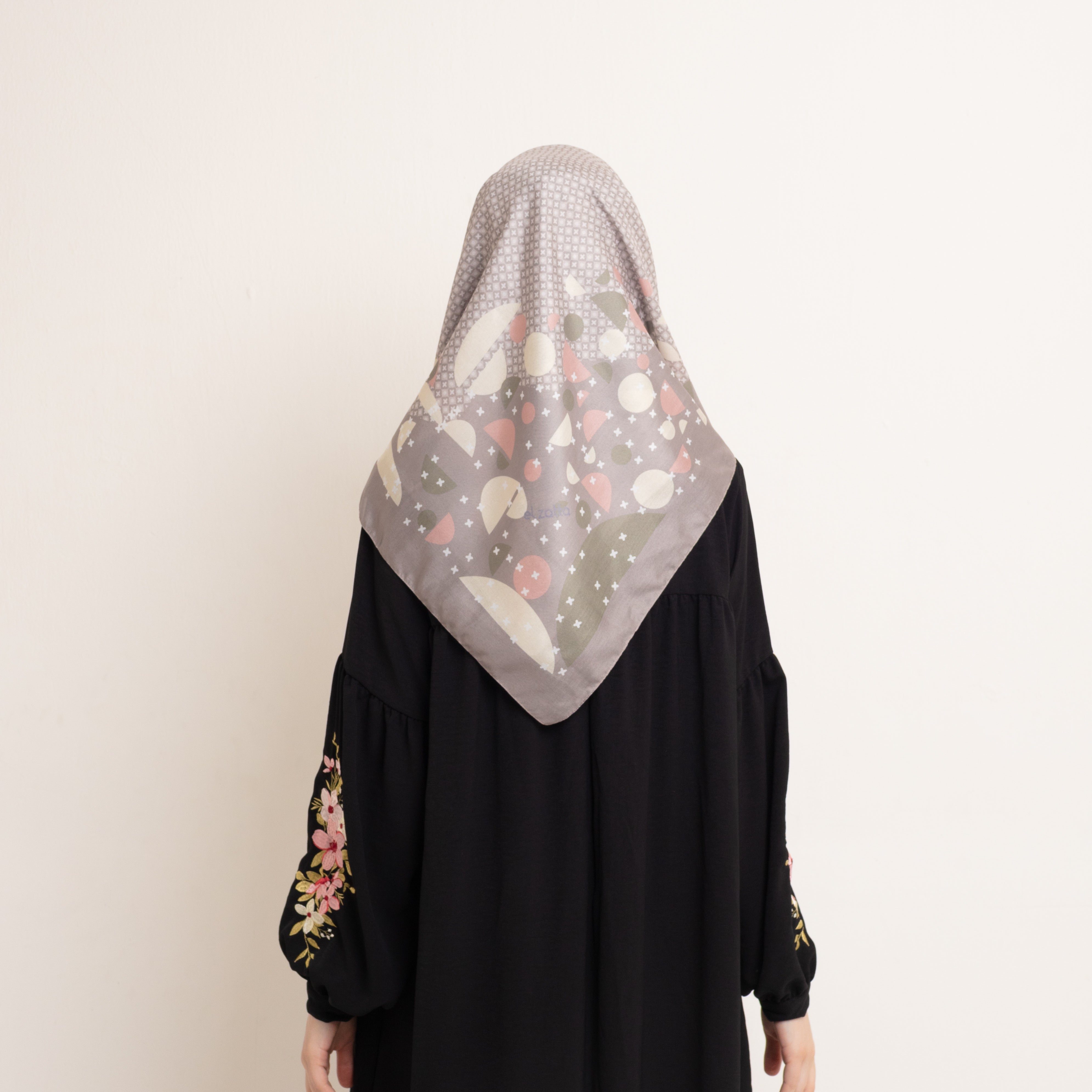 Elzatta Hijab Segiempat Kaila Flower Island