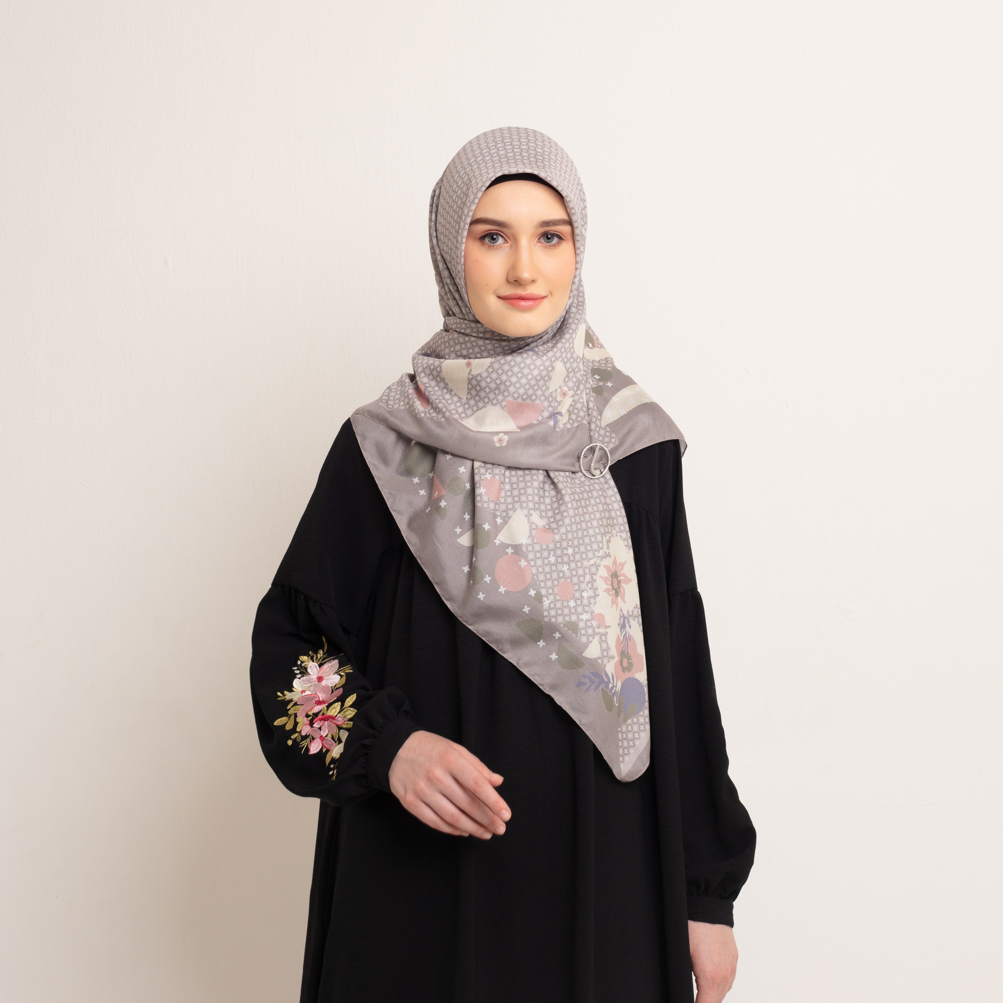 Elzatta Hijab Segiempat Kaila Flower Island