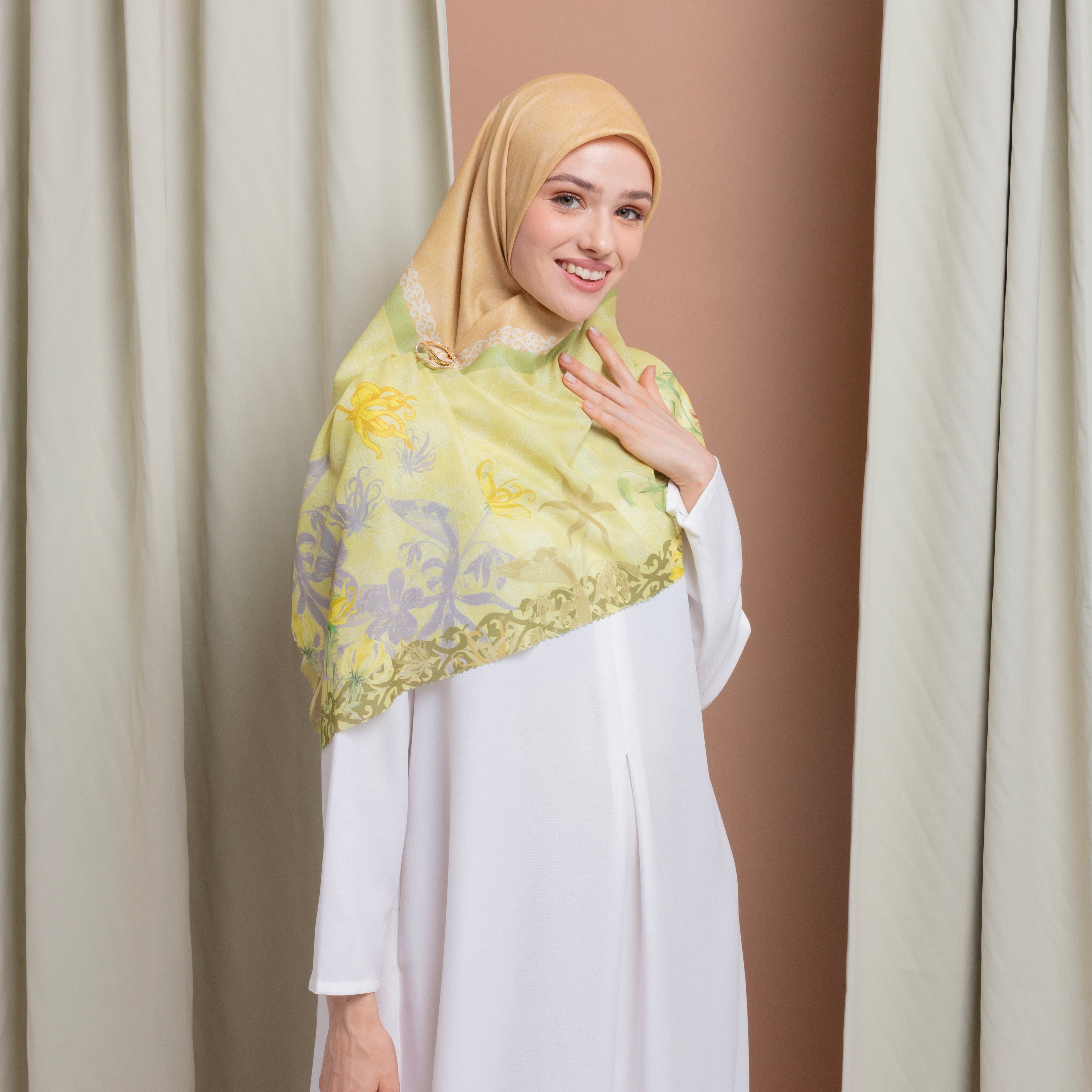 Elzatta Hijab Segiempat Pesona Bunga Kenanga - Kuning