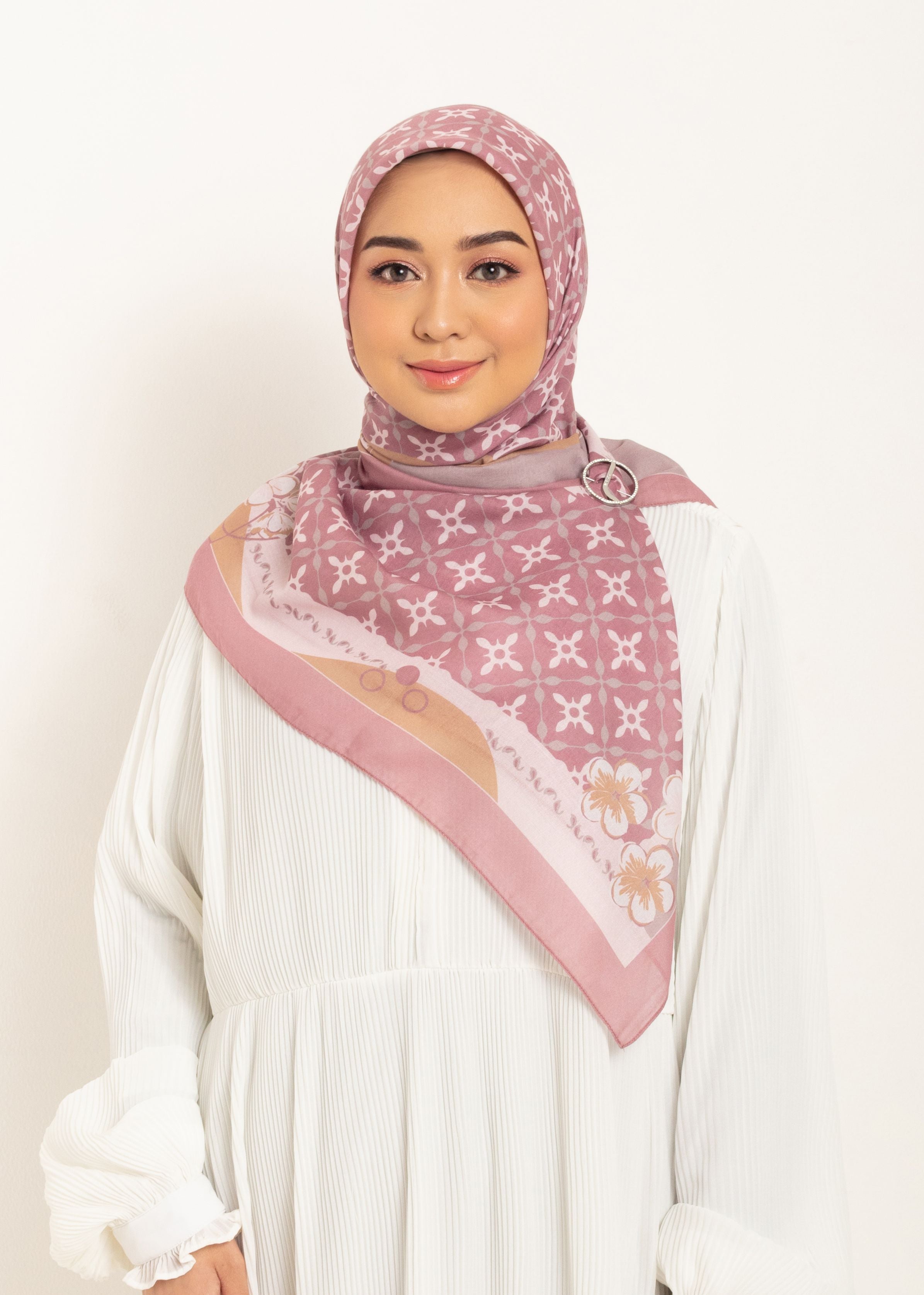 Hijab Segiempat Kaila Frangipani