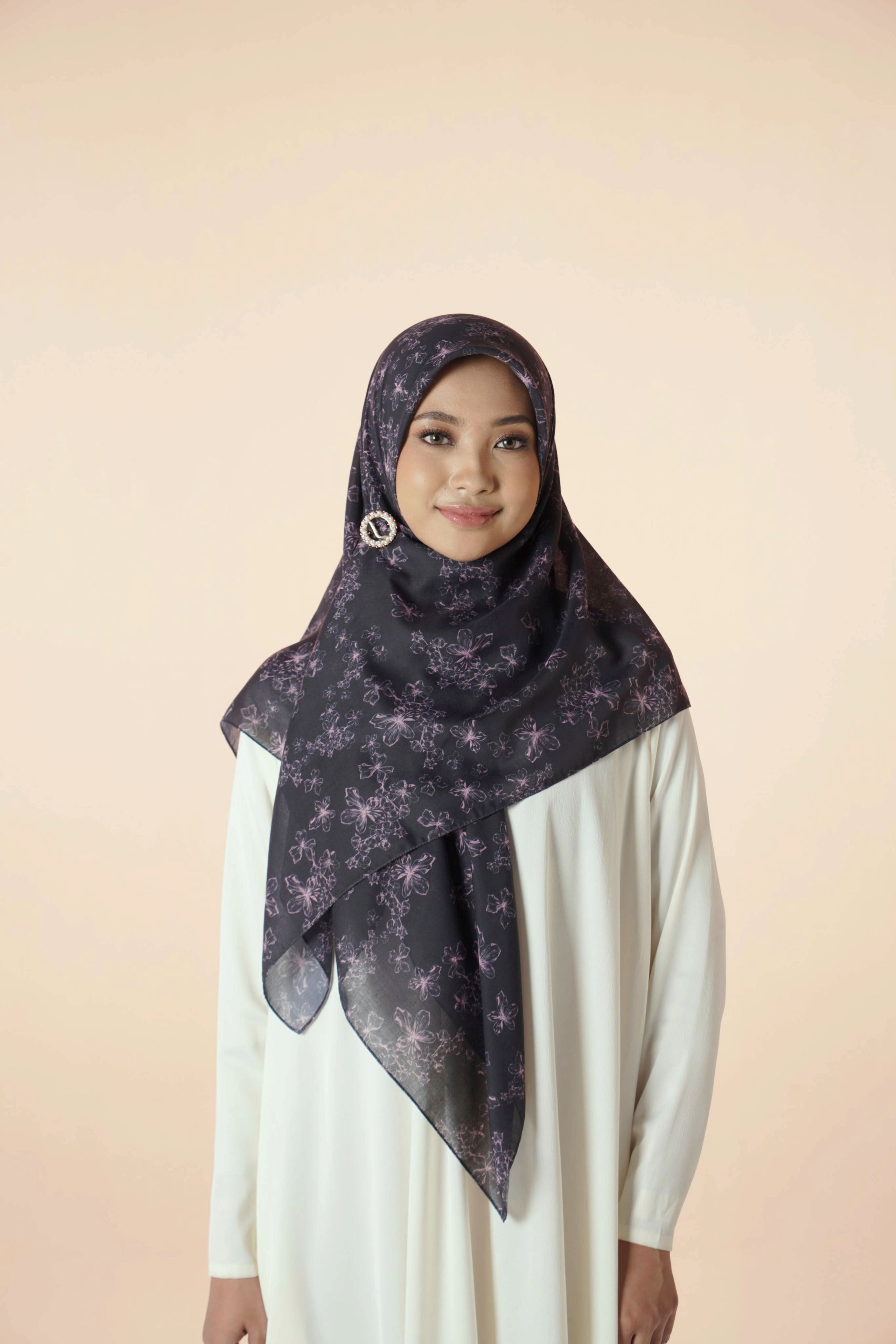 Kaila Alimah Clematis black