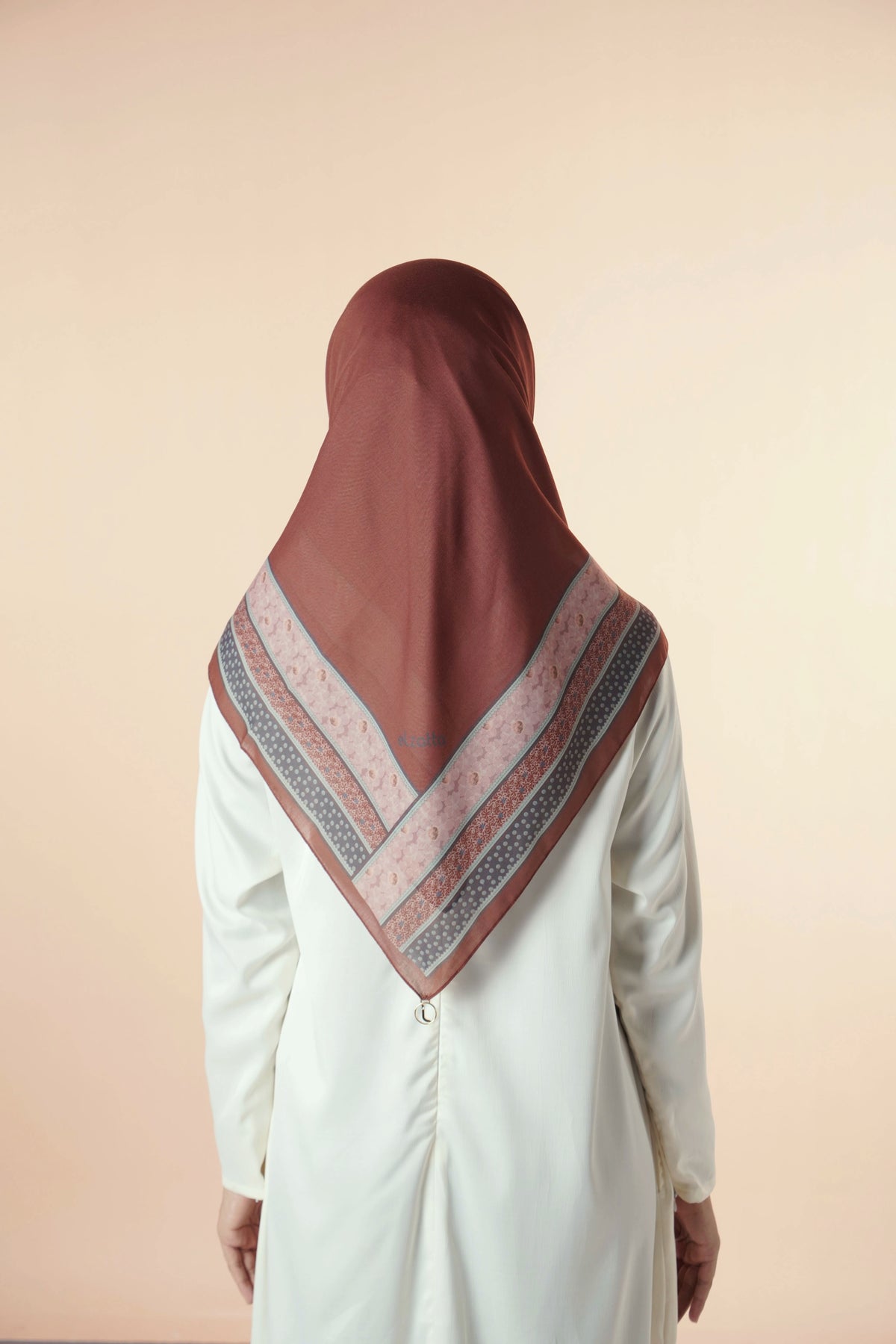 Elzatta Kaila Tapestry Bloom
