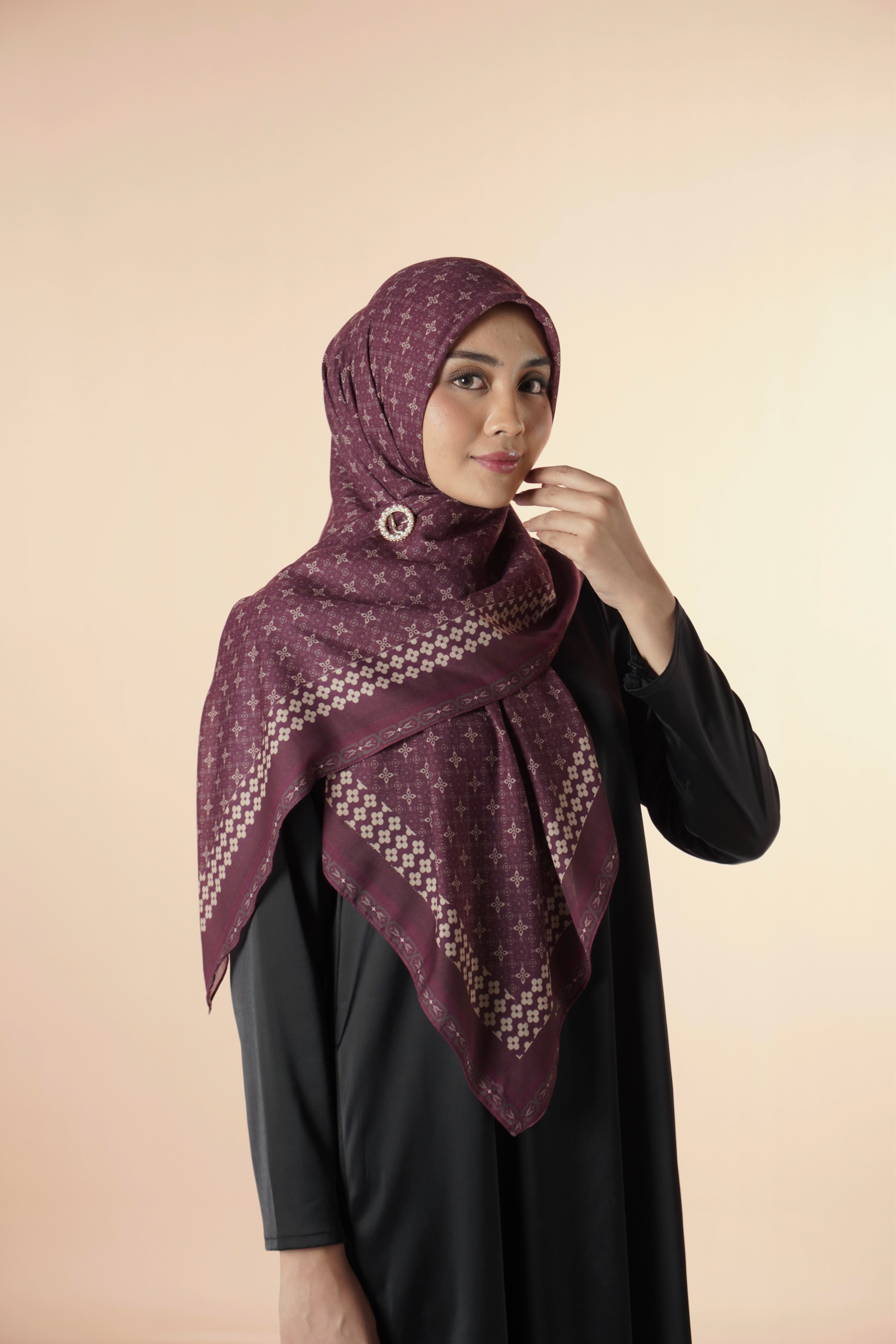 Kaila Classic Rosette Burgundy