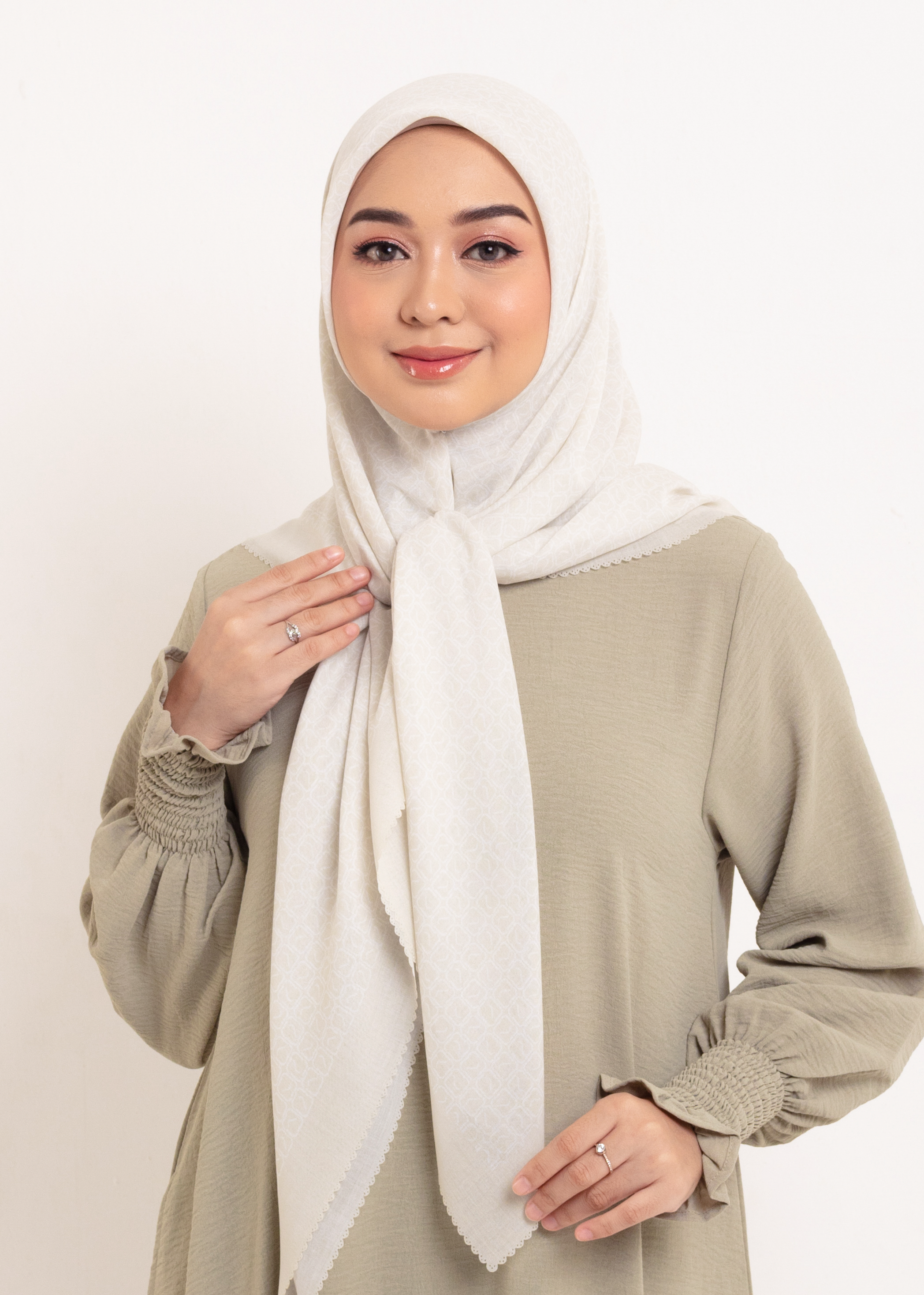 Elzatta Hijab Kanara L Square Monogram Syar`i
