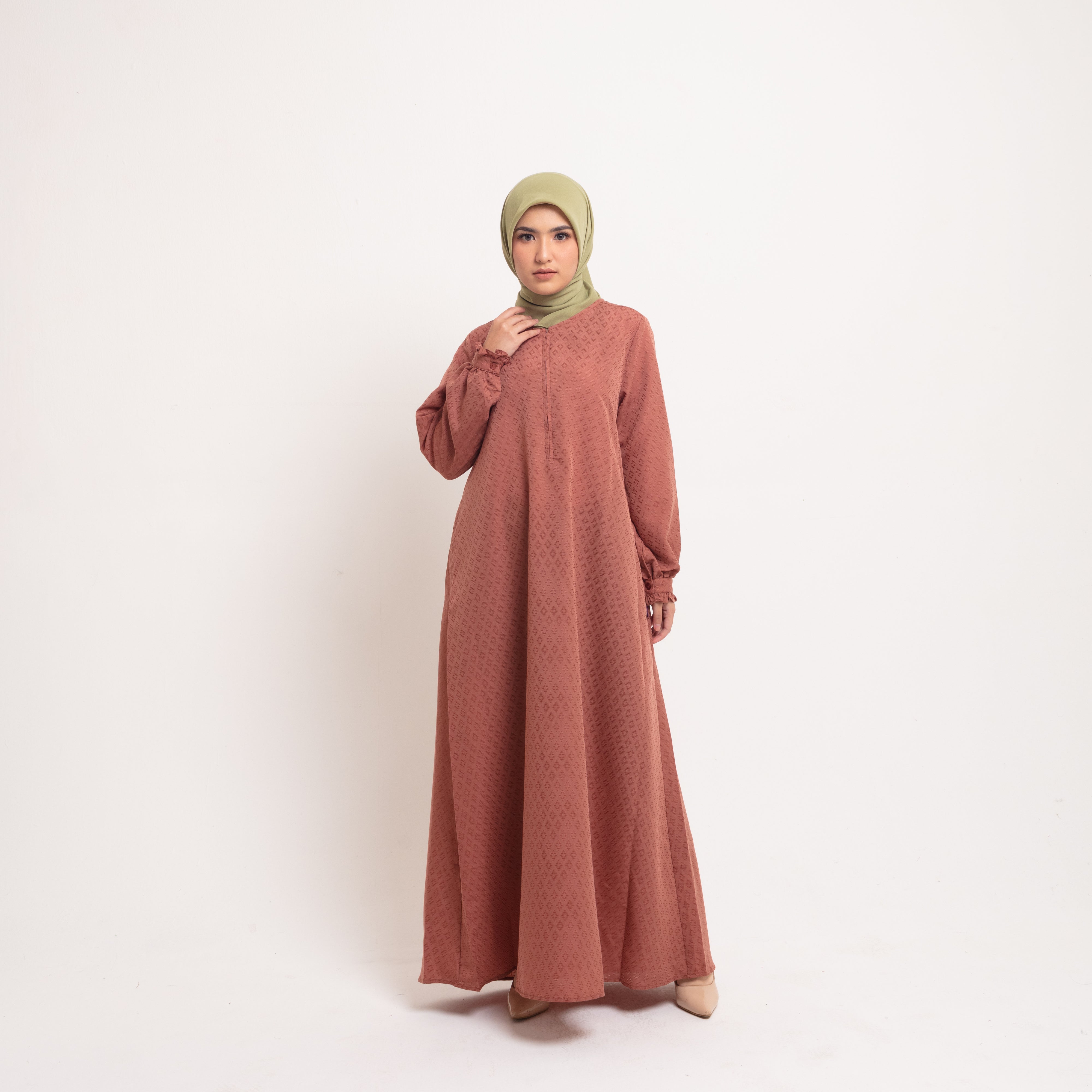 Gamis Manset Frills Katun Texture - Coklat