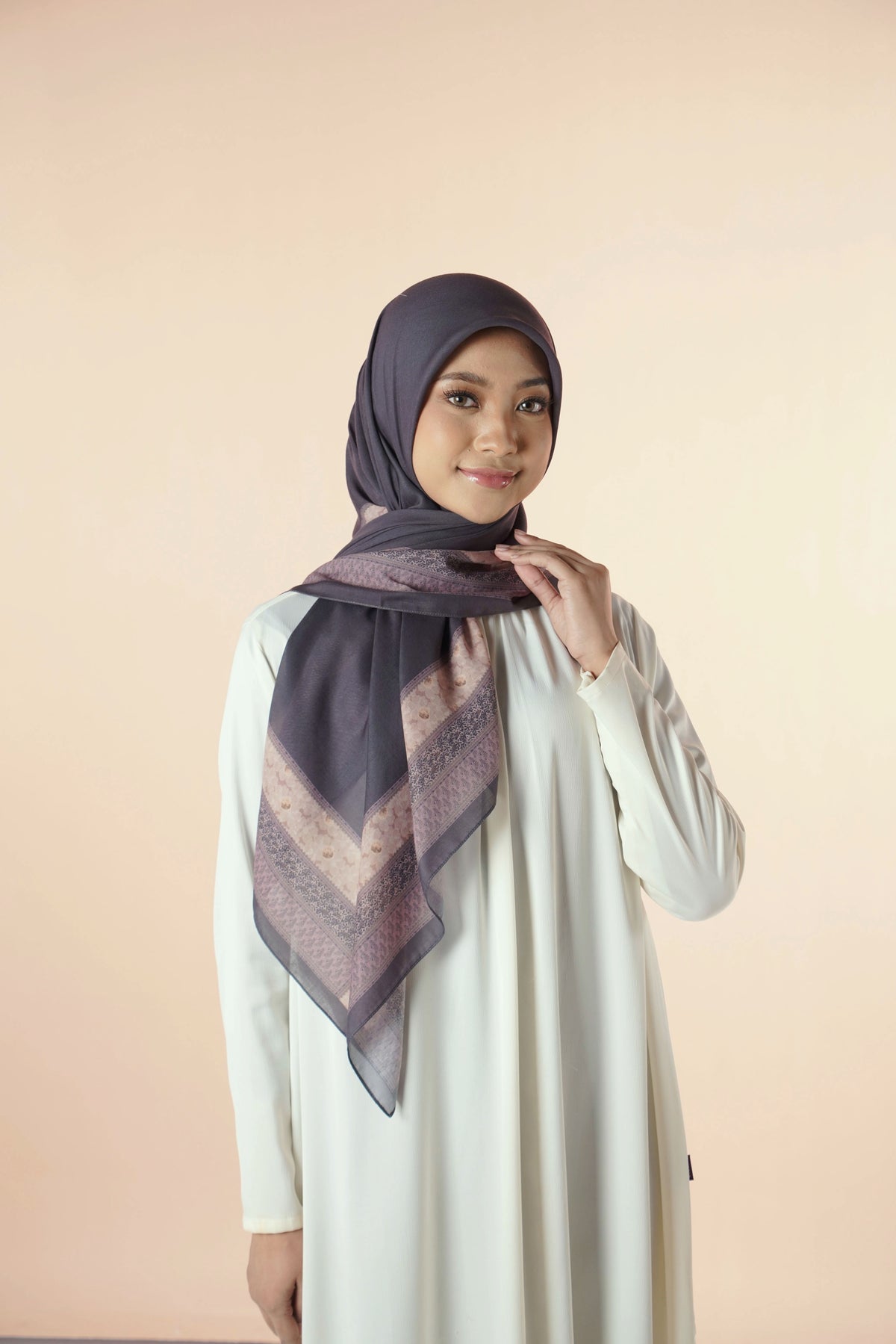 Elzatta Kaila Tapestry Bloom Dark Grey