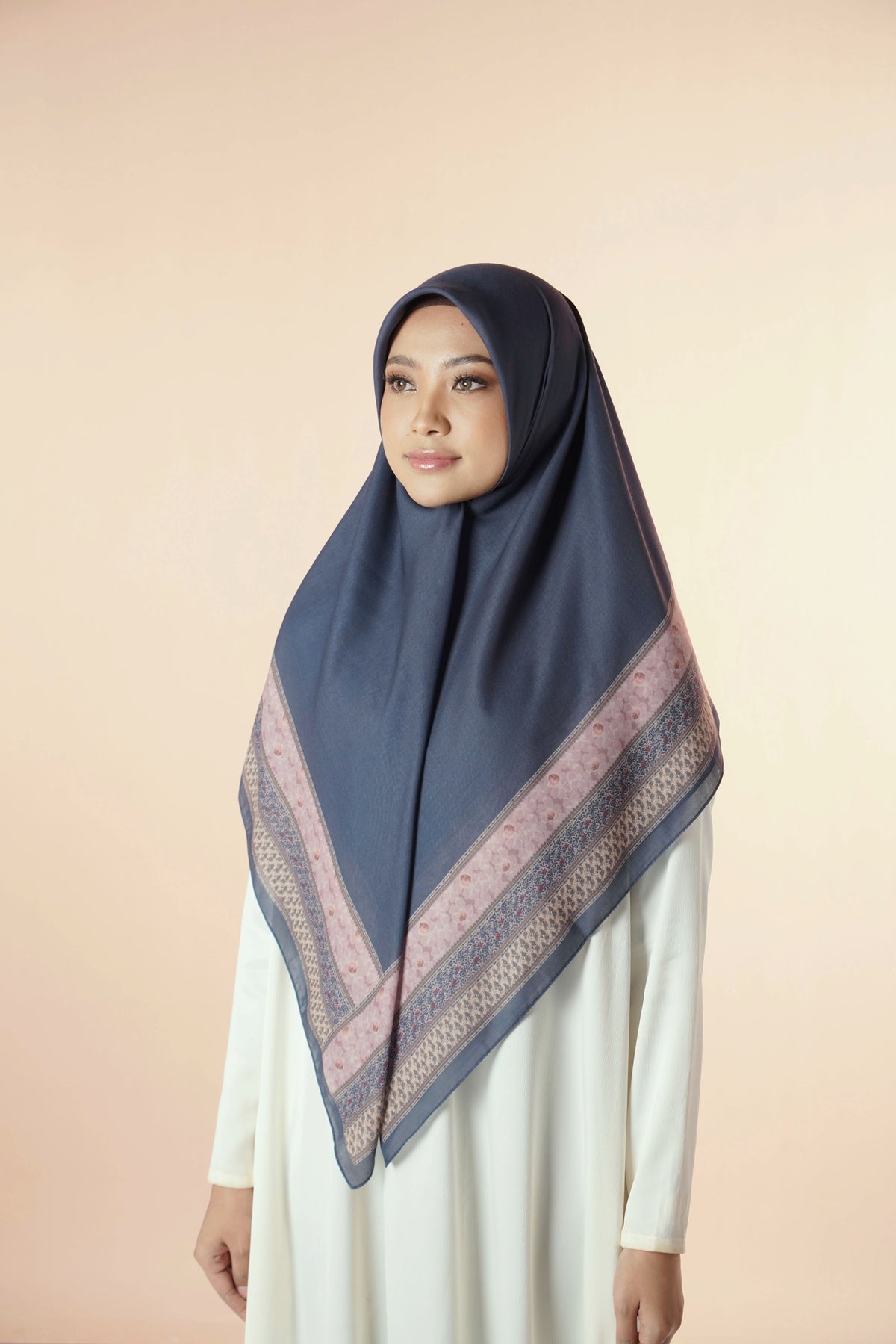 Elzatta Kaila Tapestry Bloom