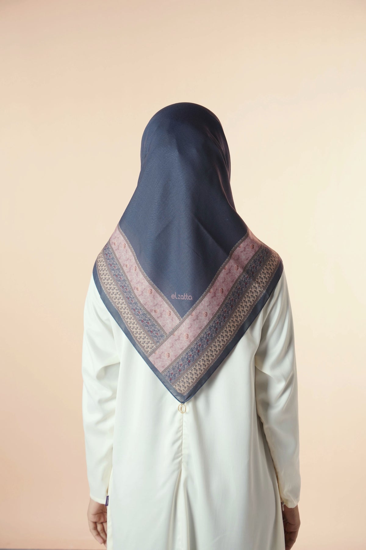 Elzatta Kaila Tapestry Bloom