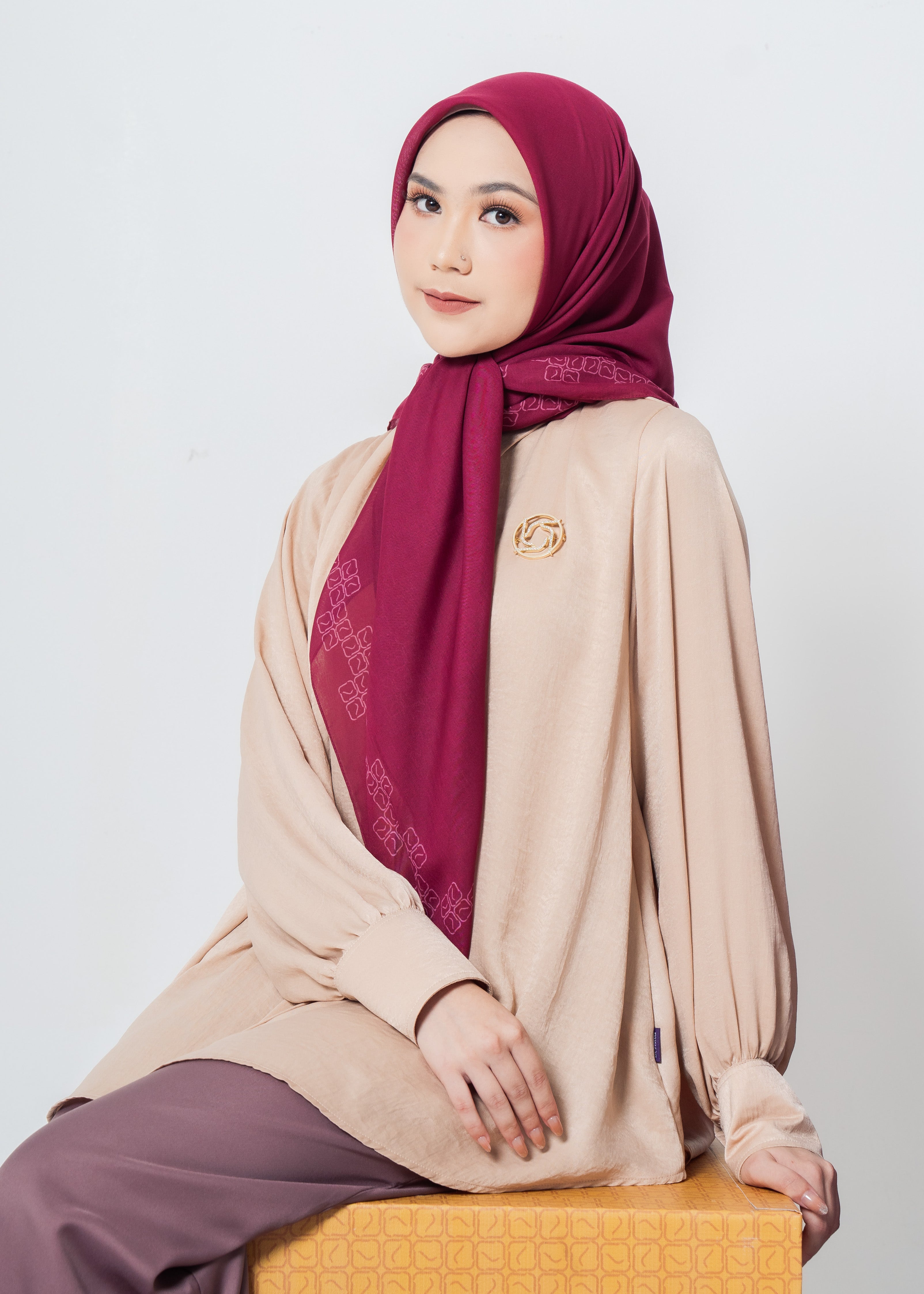 Hijab Kaila L Square Border