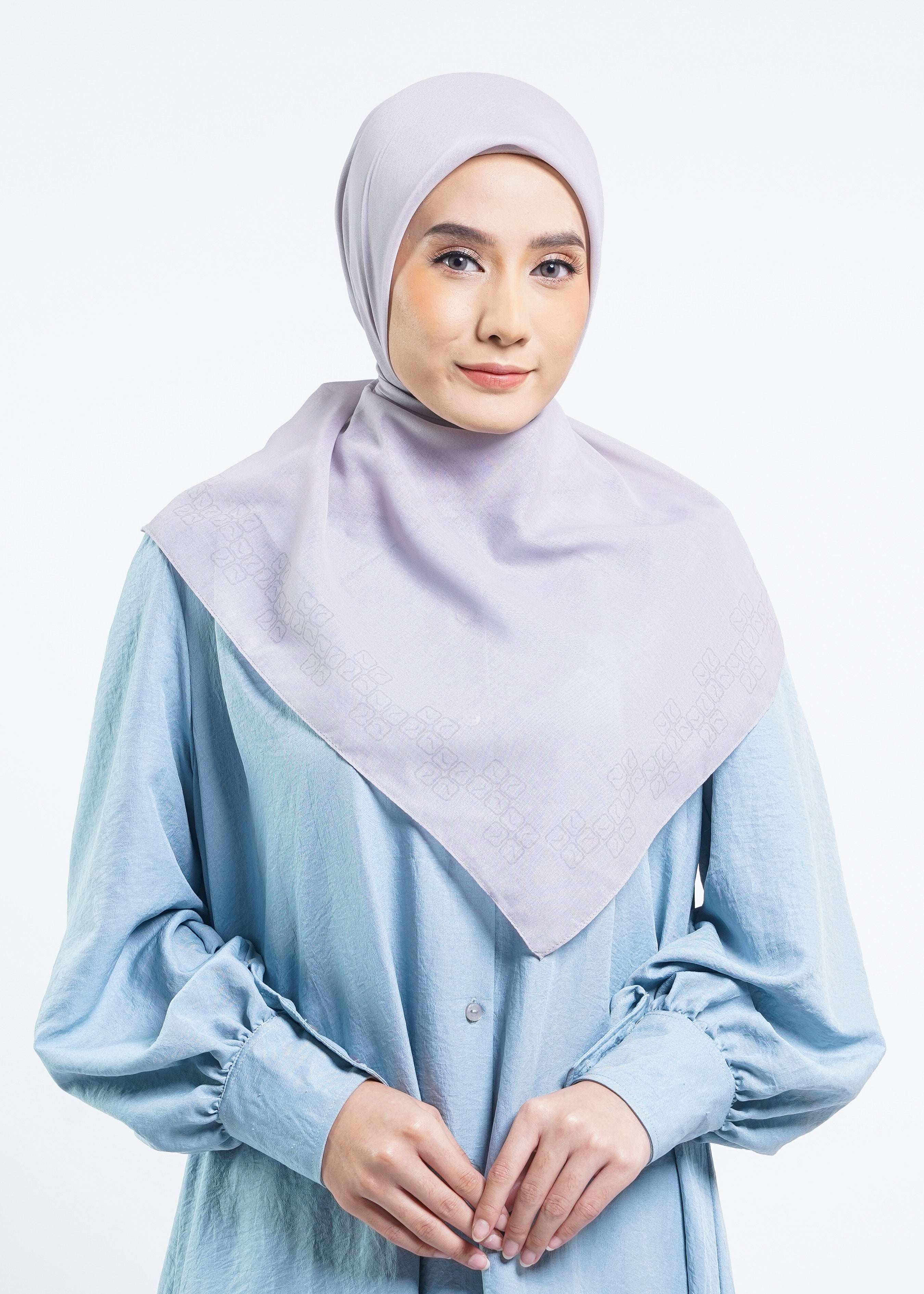 Hijab Kaila L Square Border