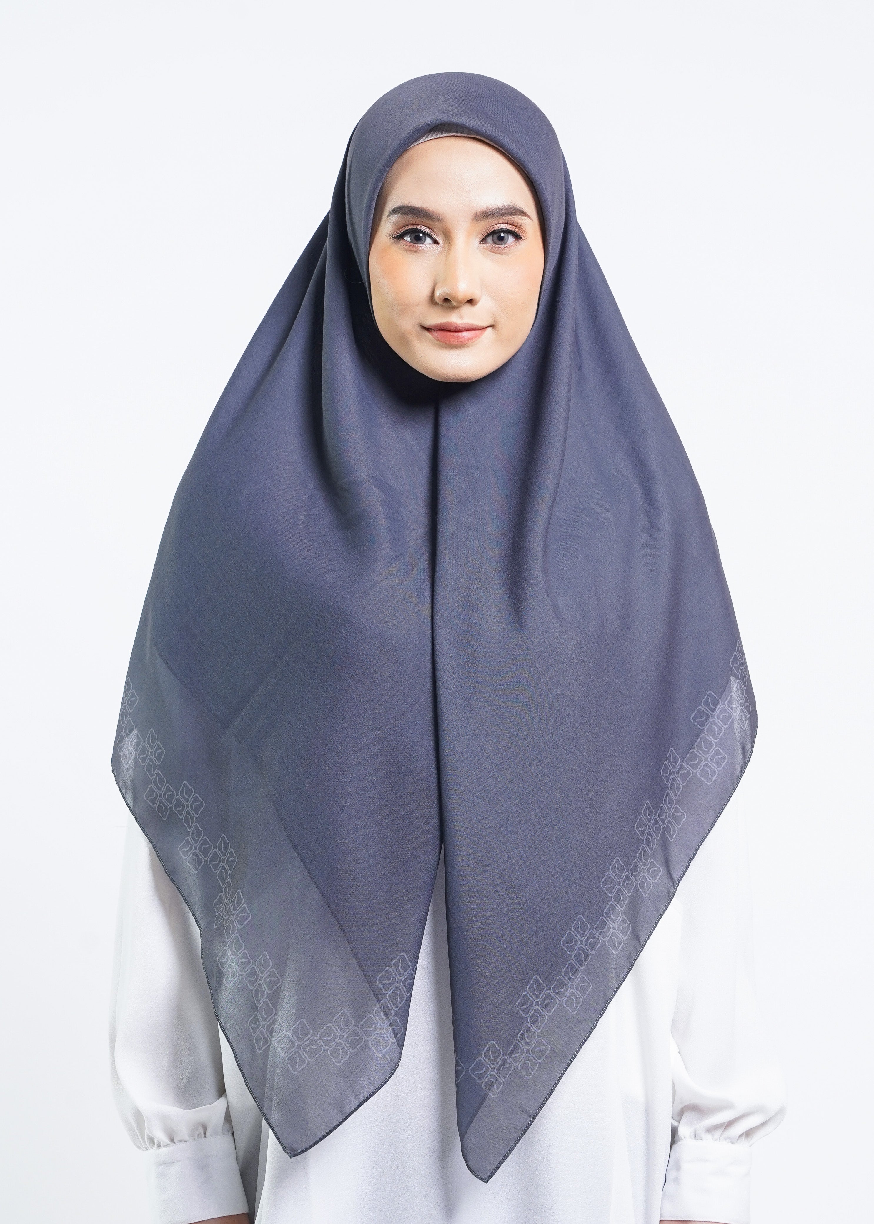 Hijab Kaila L Square Border