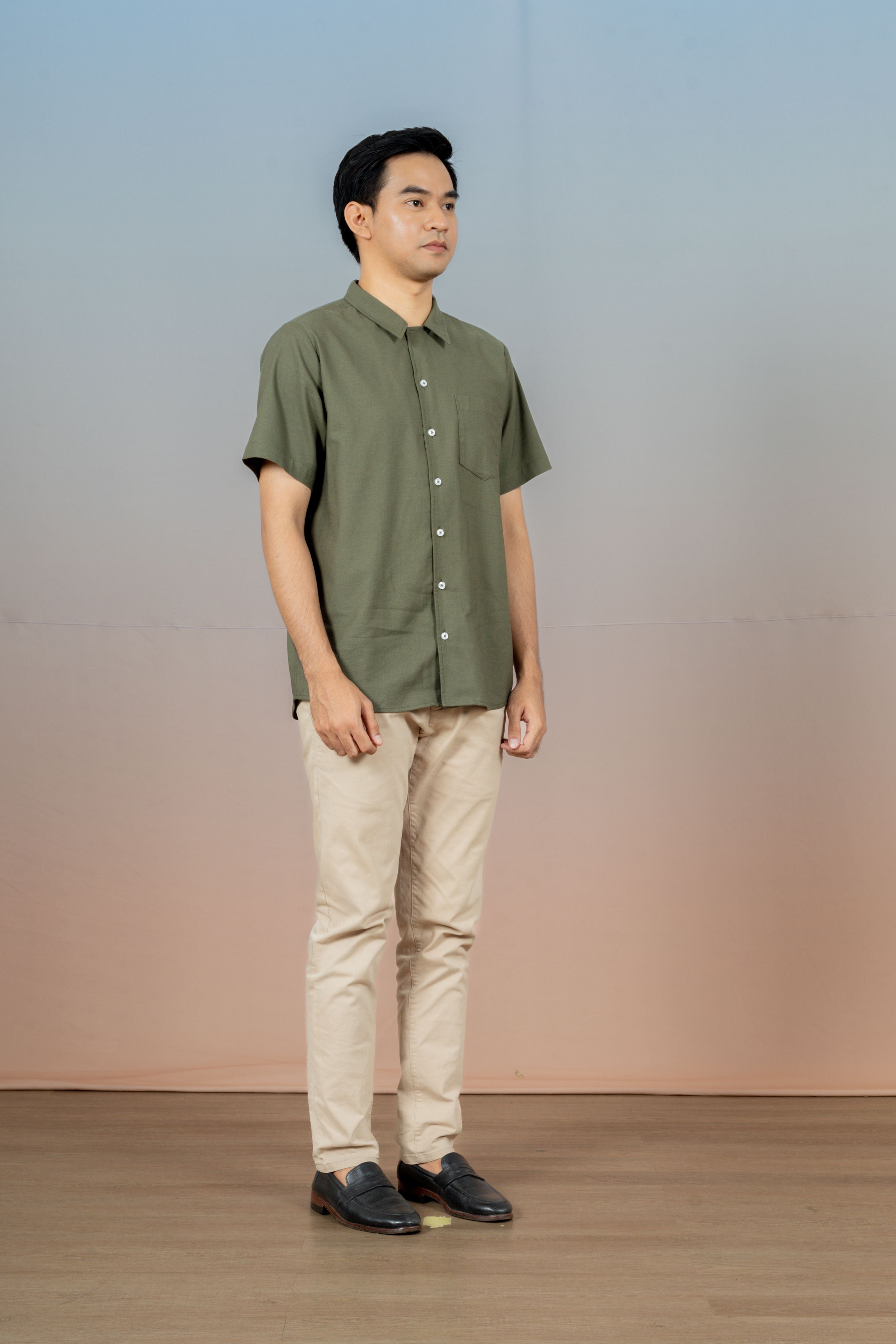 KEMEJA PENDEK KATUN KANCING