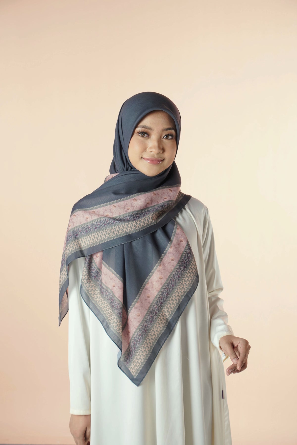 Elzatta Kaila Tapestry Bloom Emerald