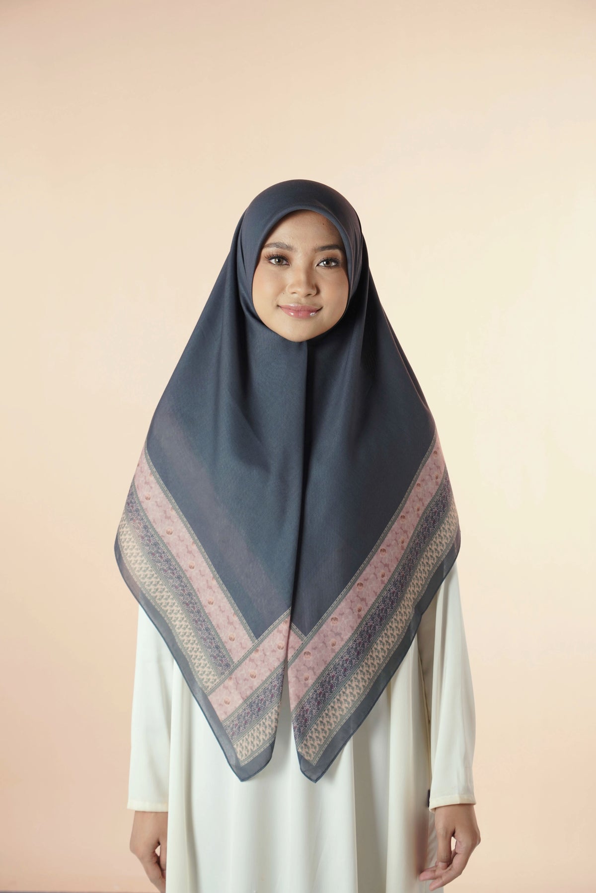 Elzatta Kaila Tapestry Bloom