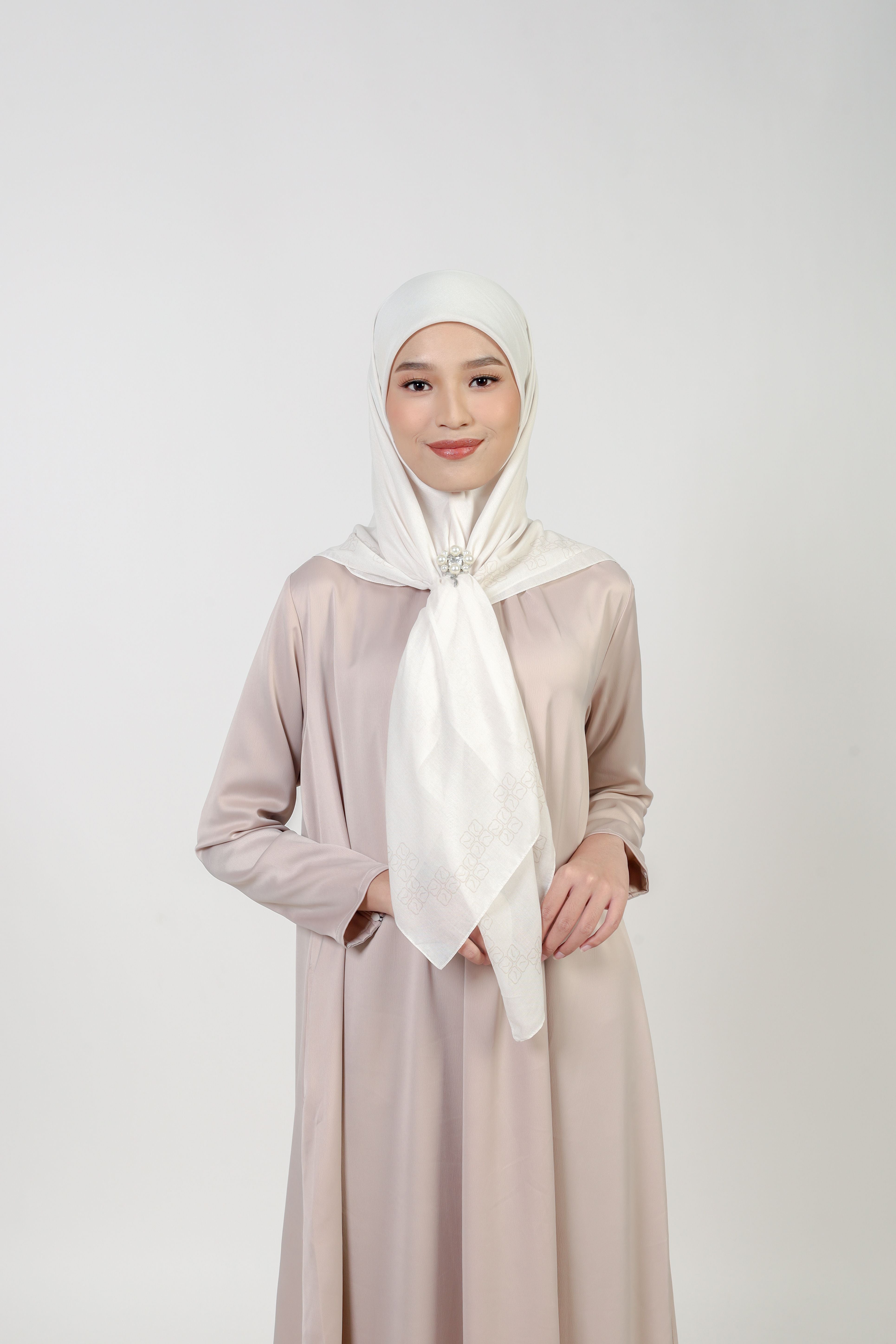 KAILA L SQUARE BORDER