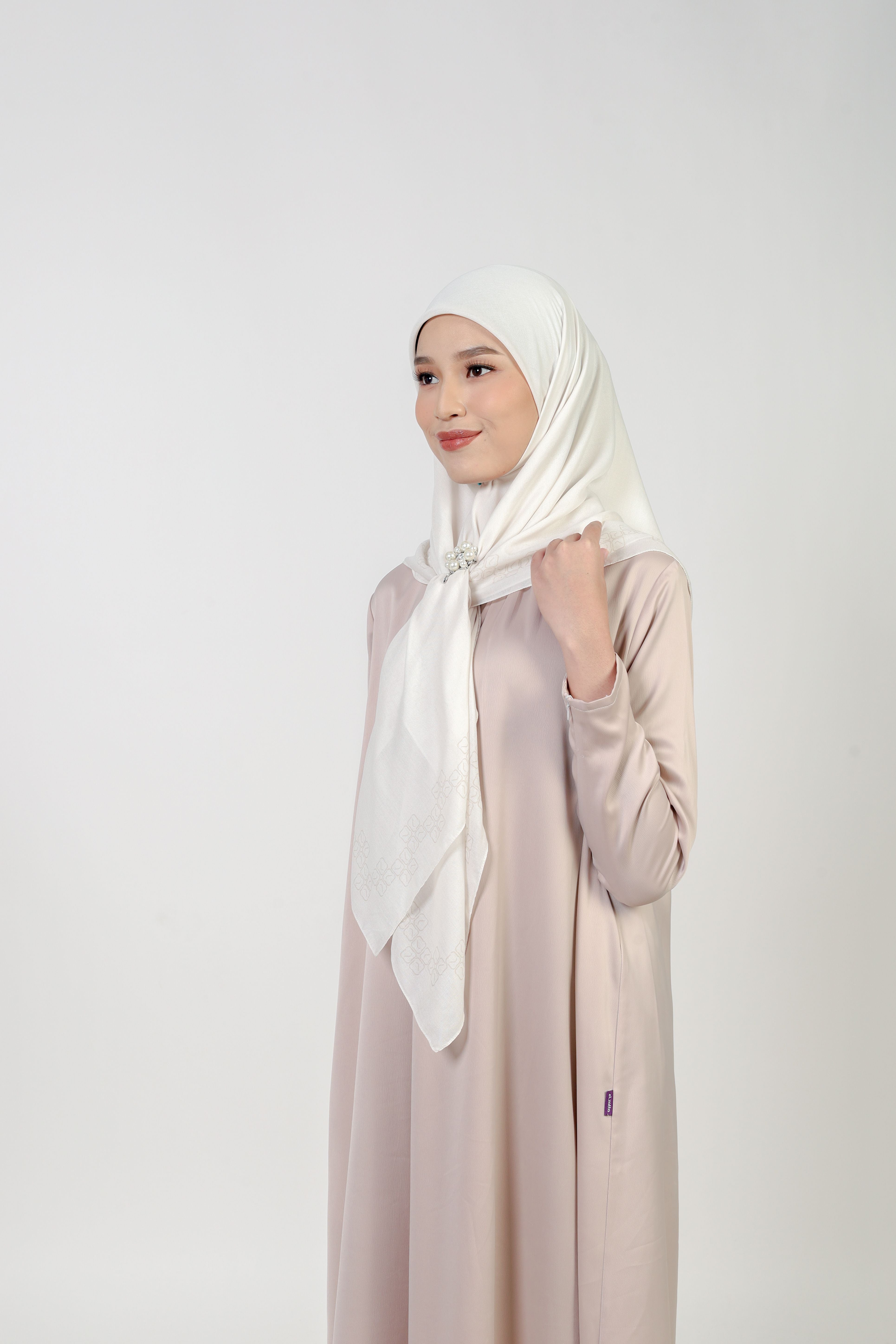 KAILA L SQUARE BORDER