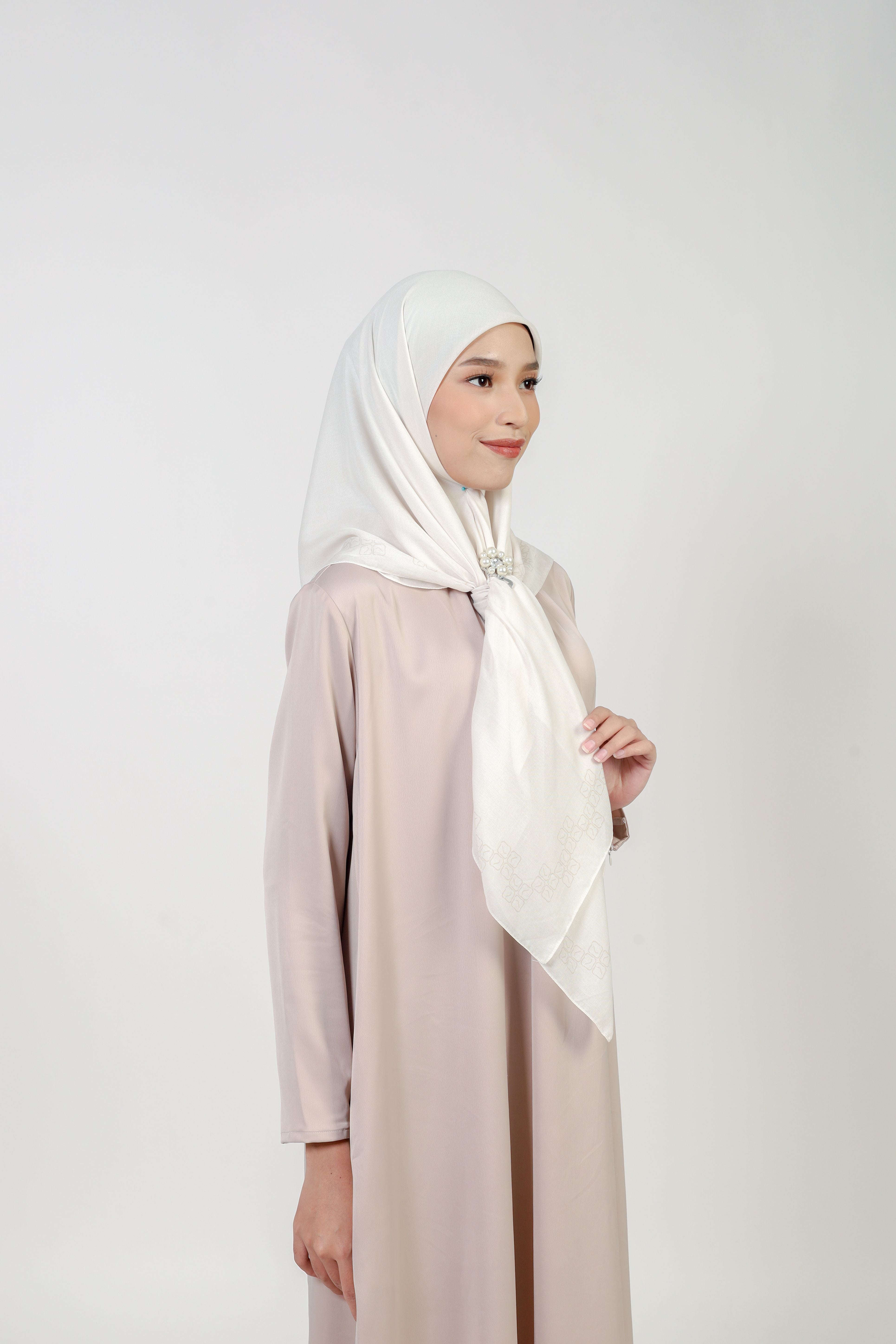 KAILA L SQUARE BORDER