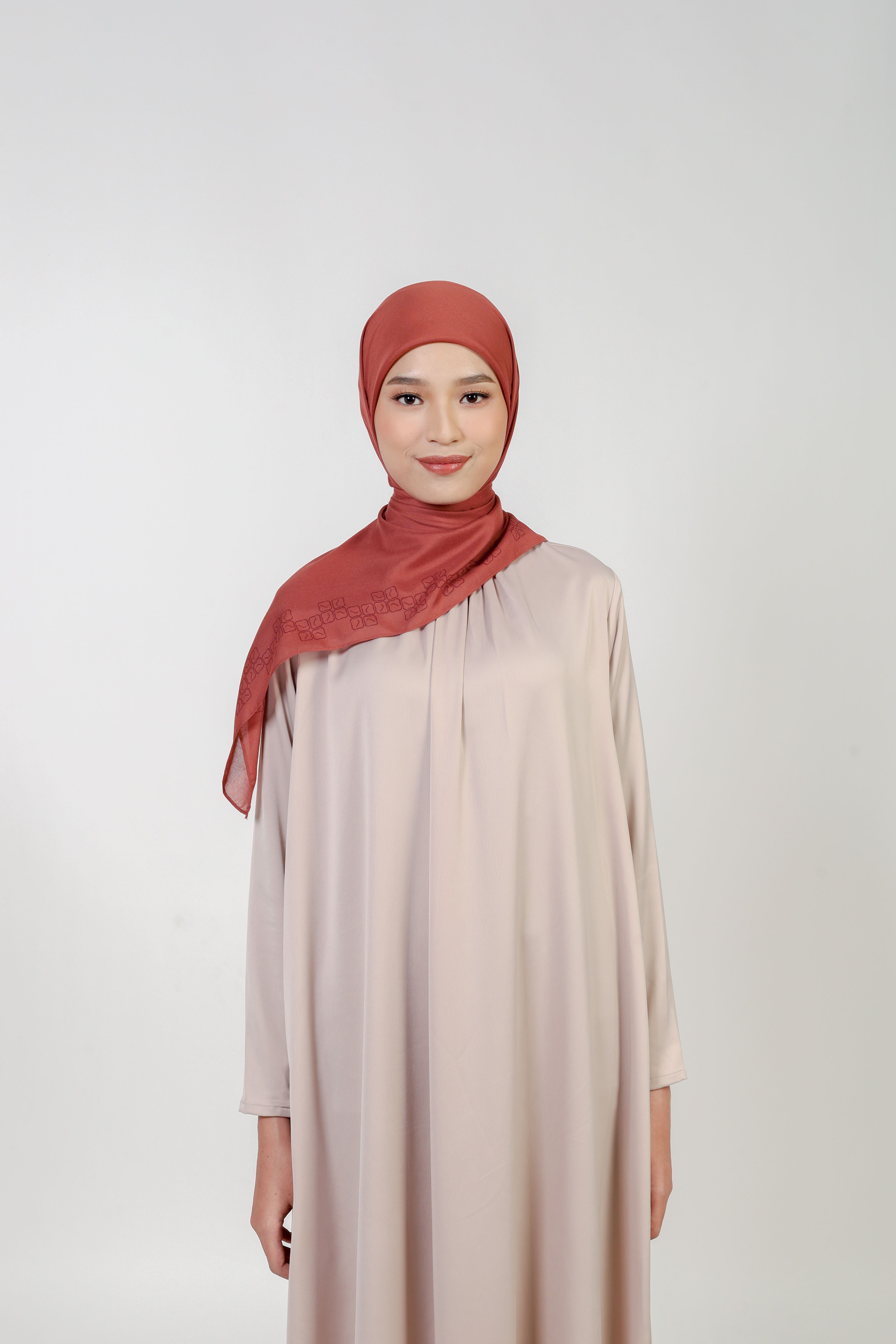 KAILA L SQUARE BORDER