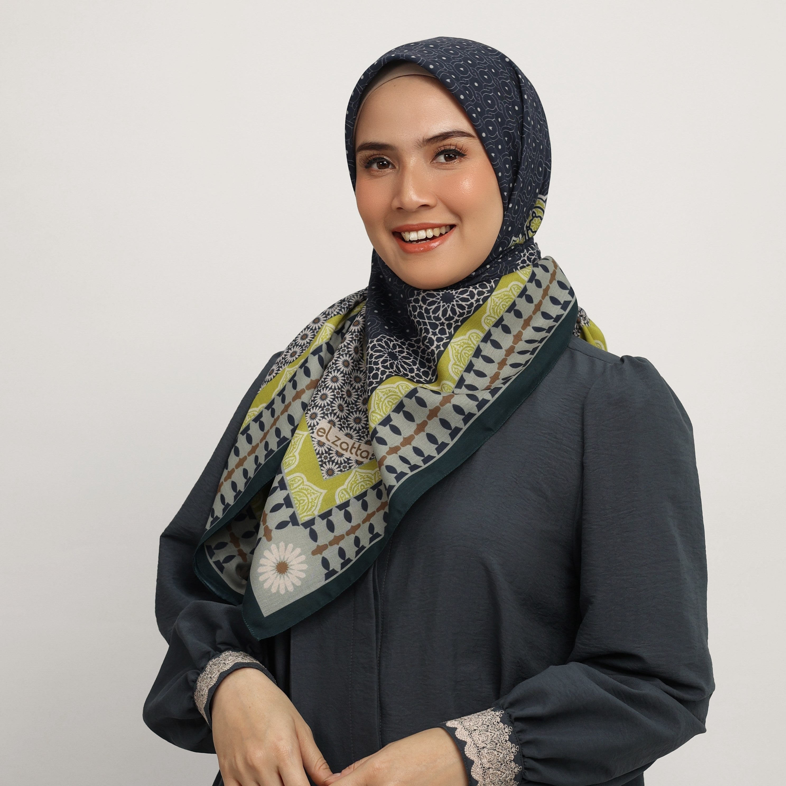 Elzatta Hijab Segiempat Kaila Deco Alhambra - Hitam