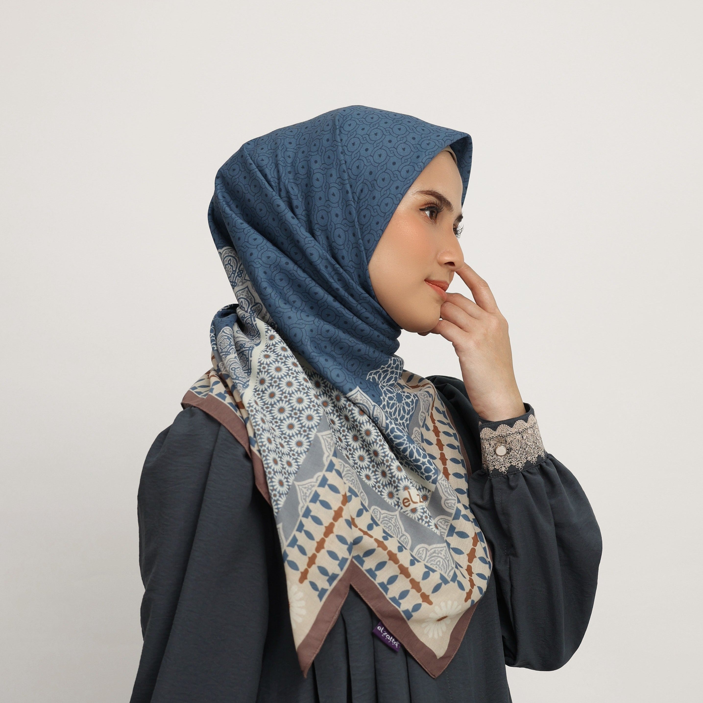 Elzatta Hijab Segiempat Kaila Deco Alhambra - Navy