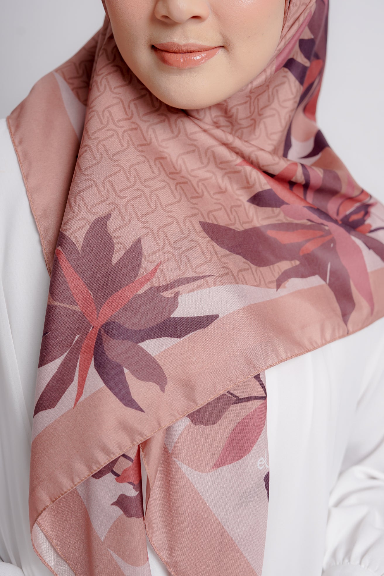 Elzatta Kaila Monogram Painting Flowers - Peach