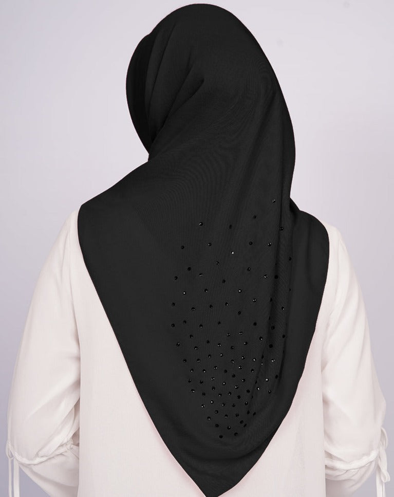 Elzatta Keisha Mahdiya - Hitam