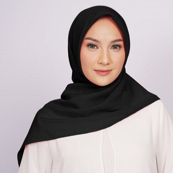 Elzatta Keisha Mahdiya - Hitam