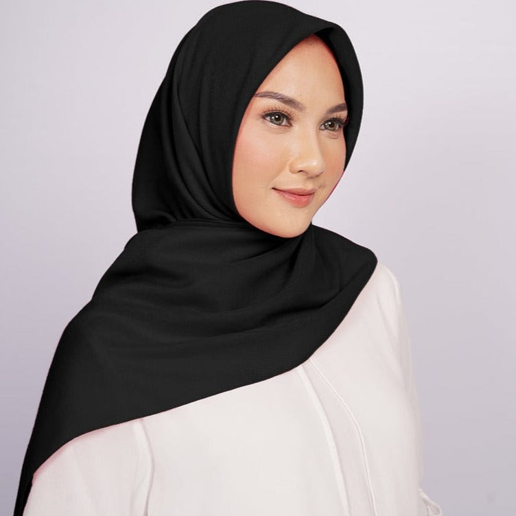 Elzatta Keisha Mahdiya - Hitam