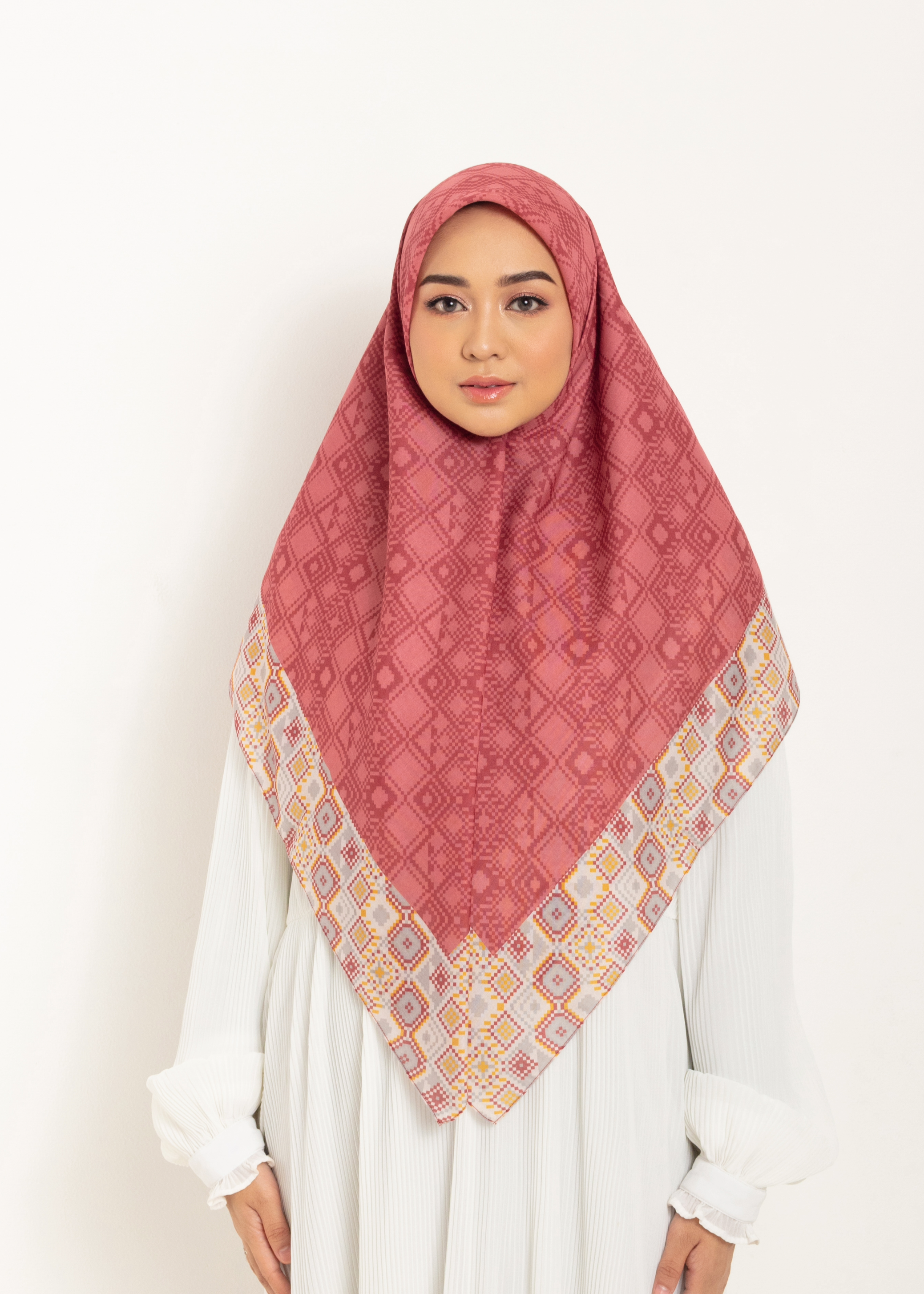 Hijab Segiempat Kaila Wicker