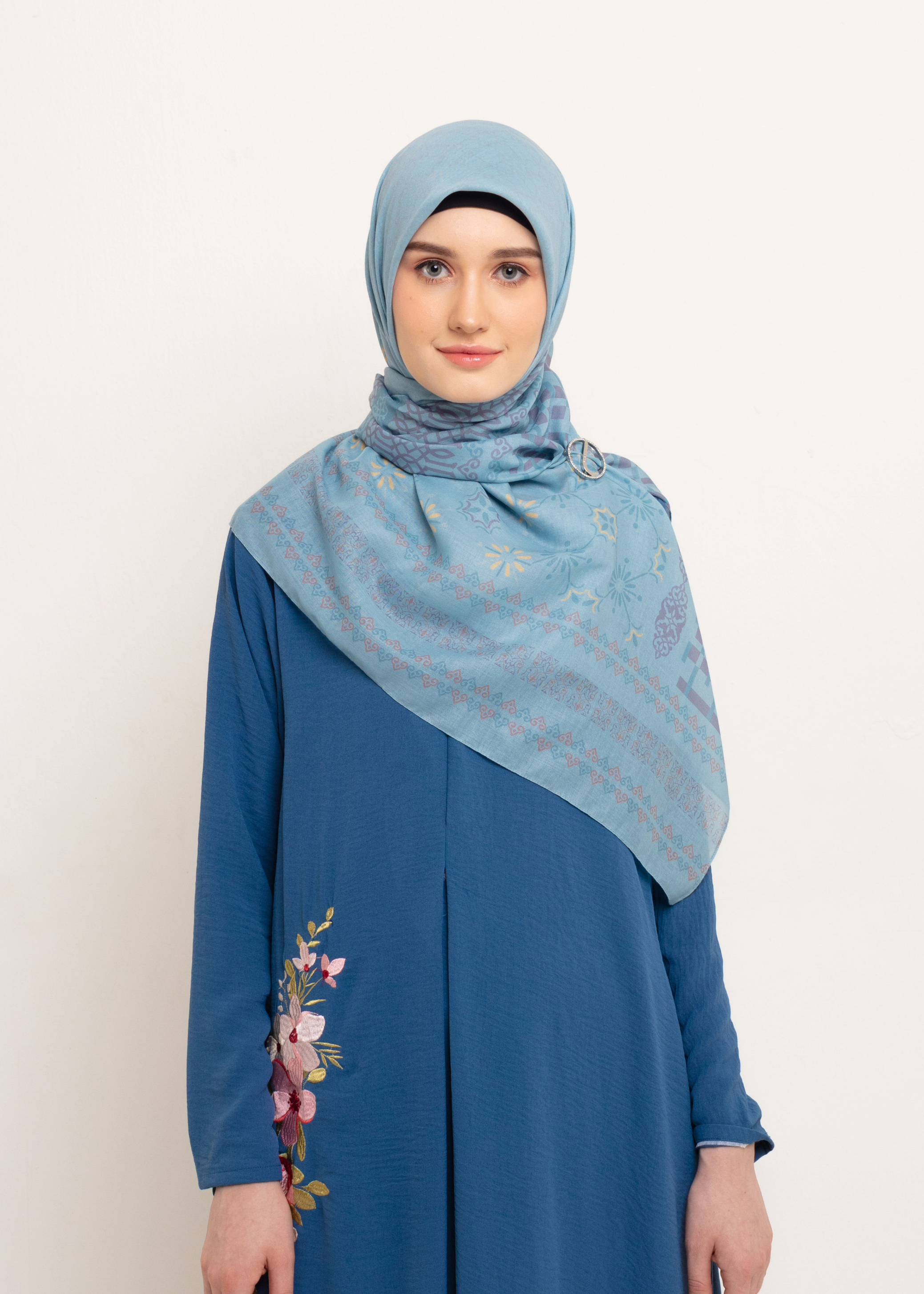 Hijab Segiempat Kaila Classic Deco