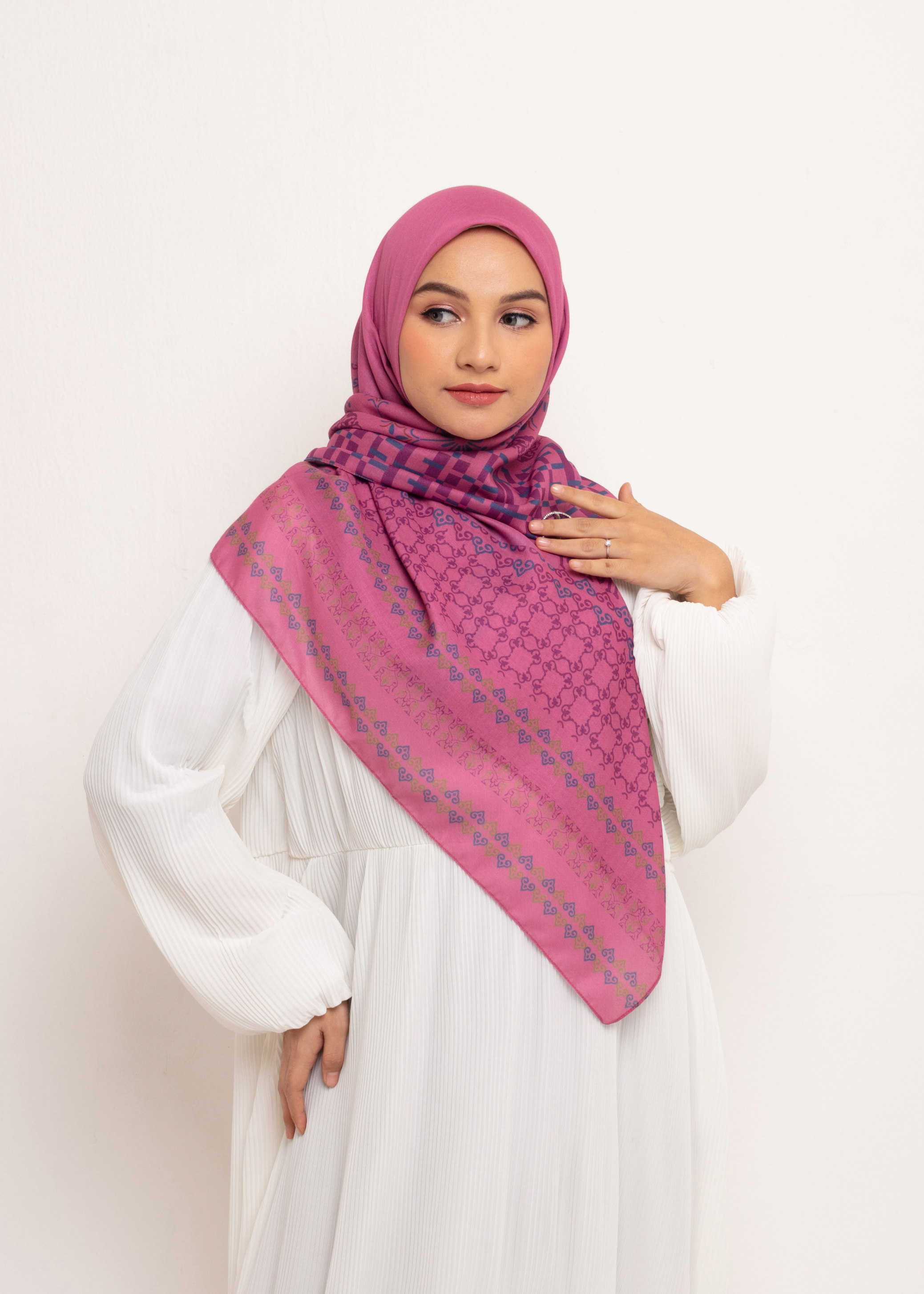 Hijab Segiempat Kaila Classic Deco