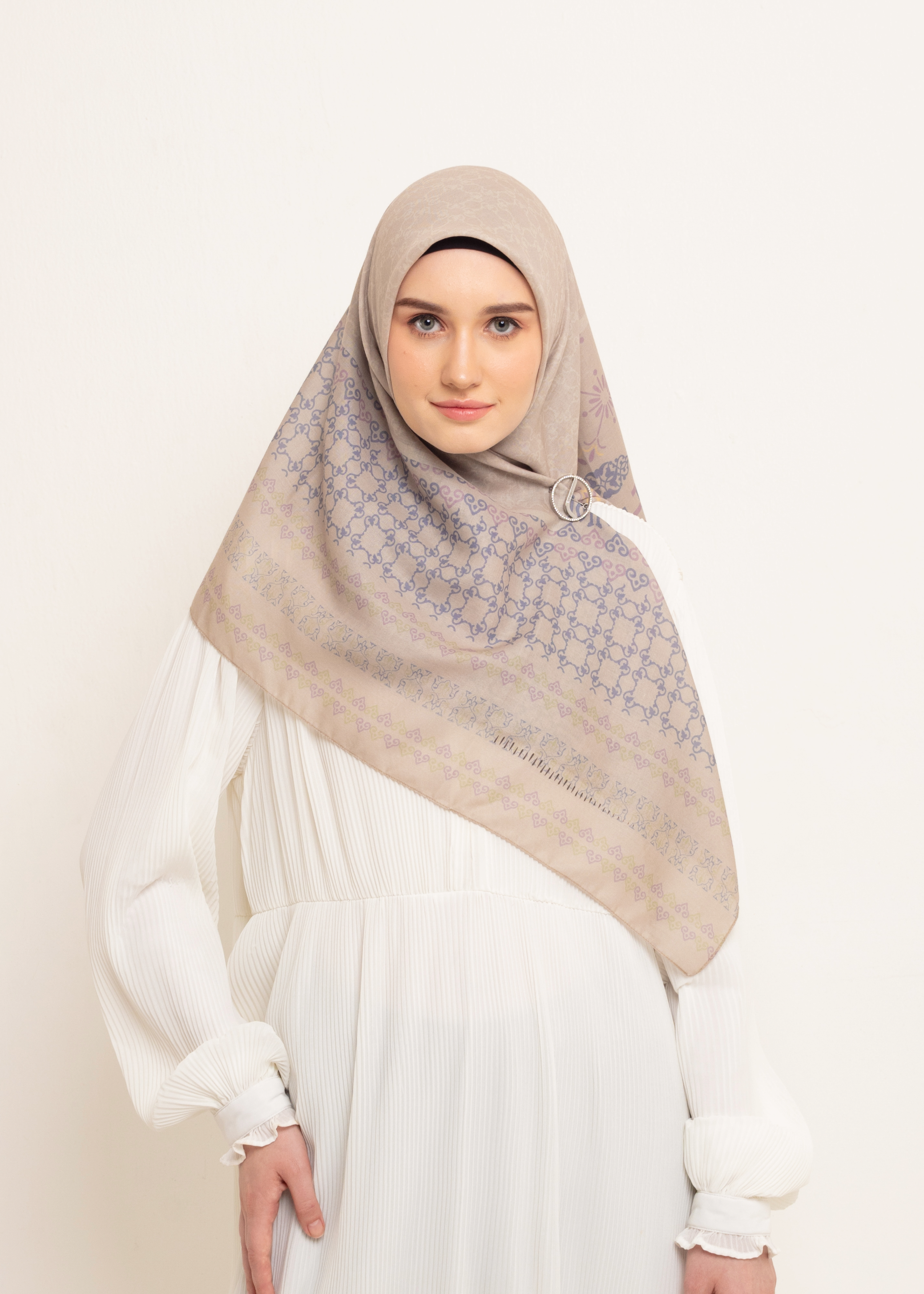 Hijab Segiempat Kaila Classic Deco