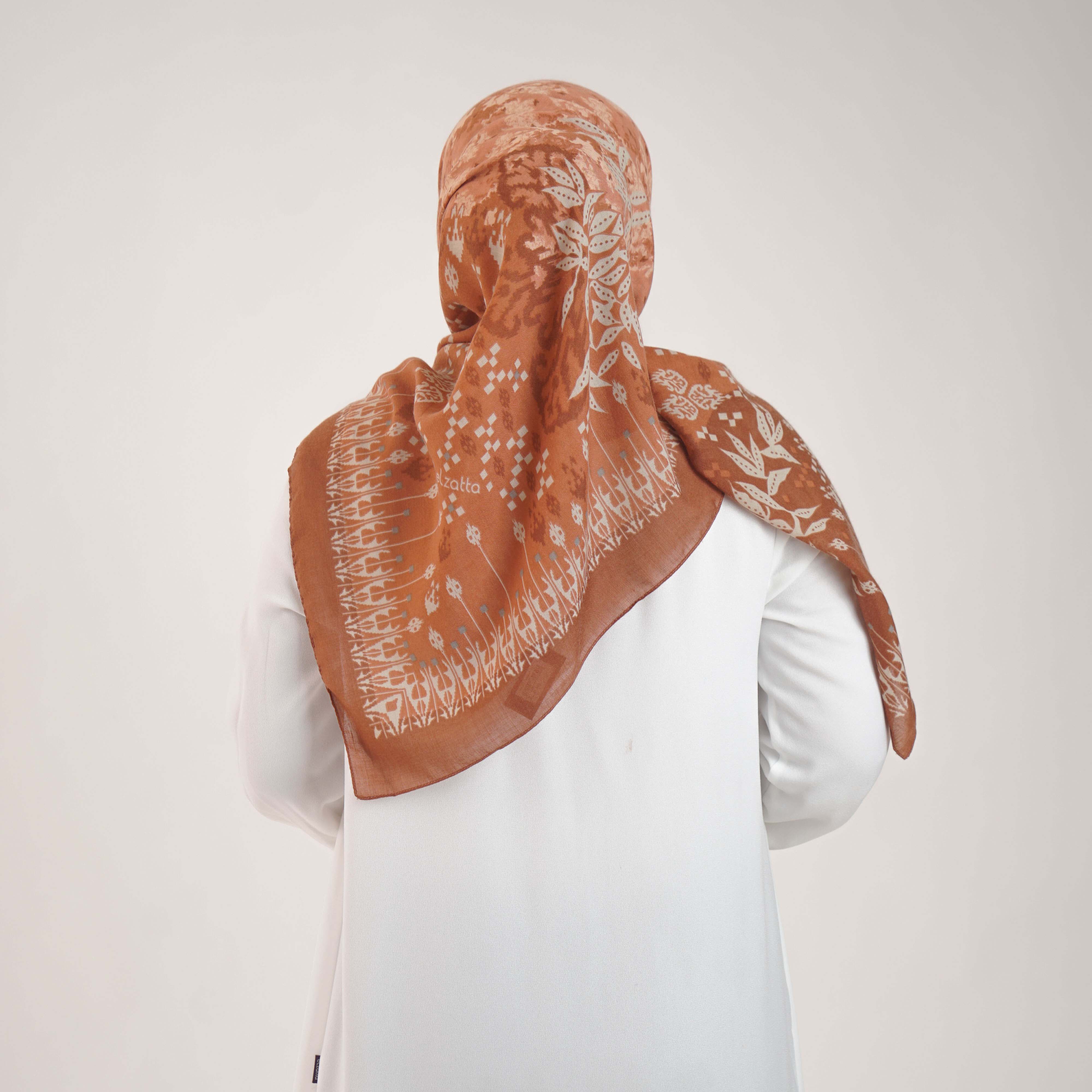 Jilbab Segi Empat Scarf Motif Elzatta Kaila Ikat - Teracotta