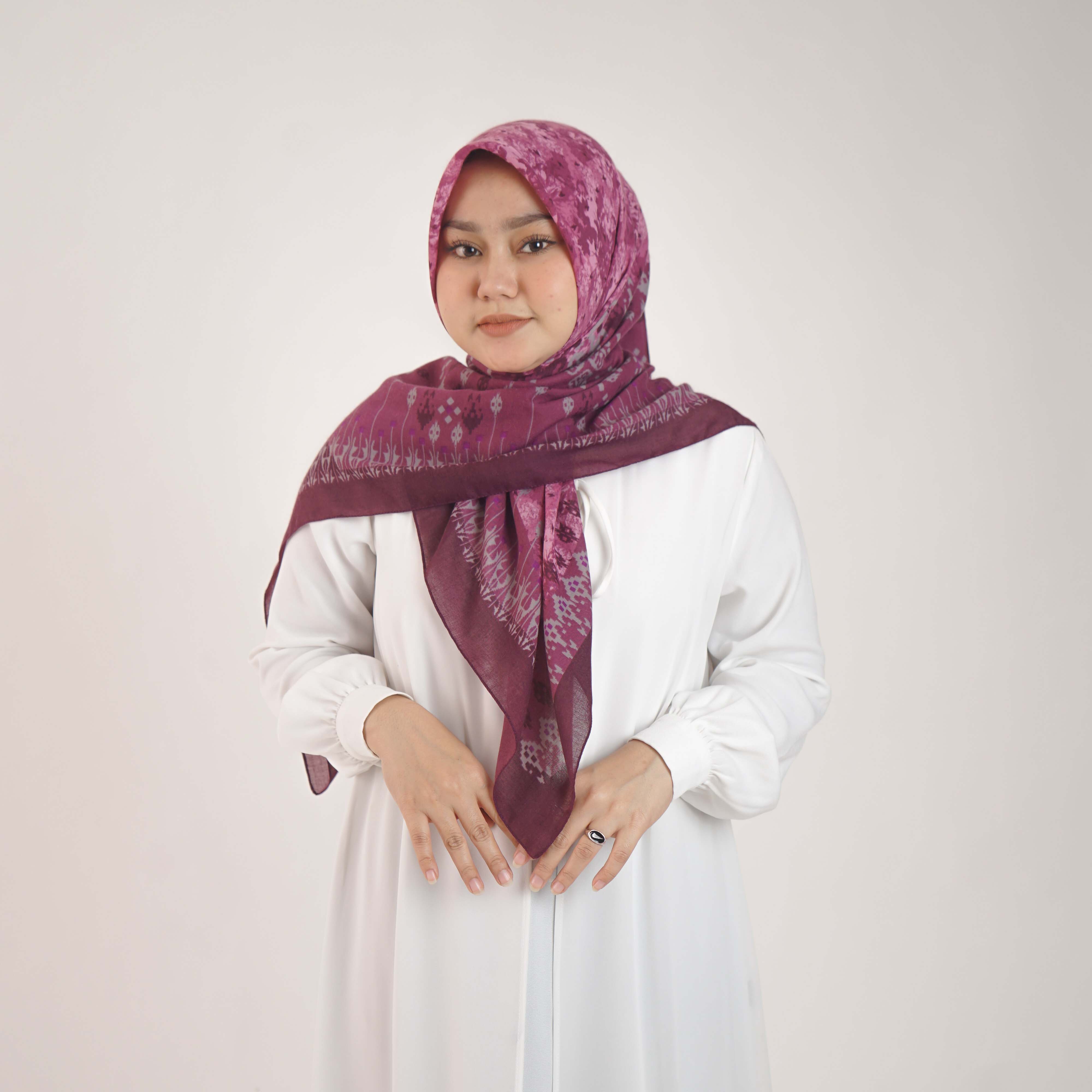 Jilbab Segi Empat Scarf Motif Elzatta Kaila Ikat - Ungu