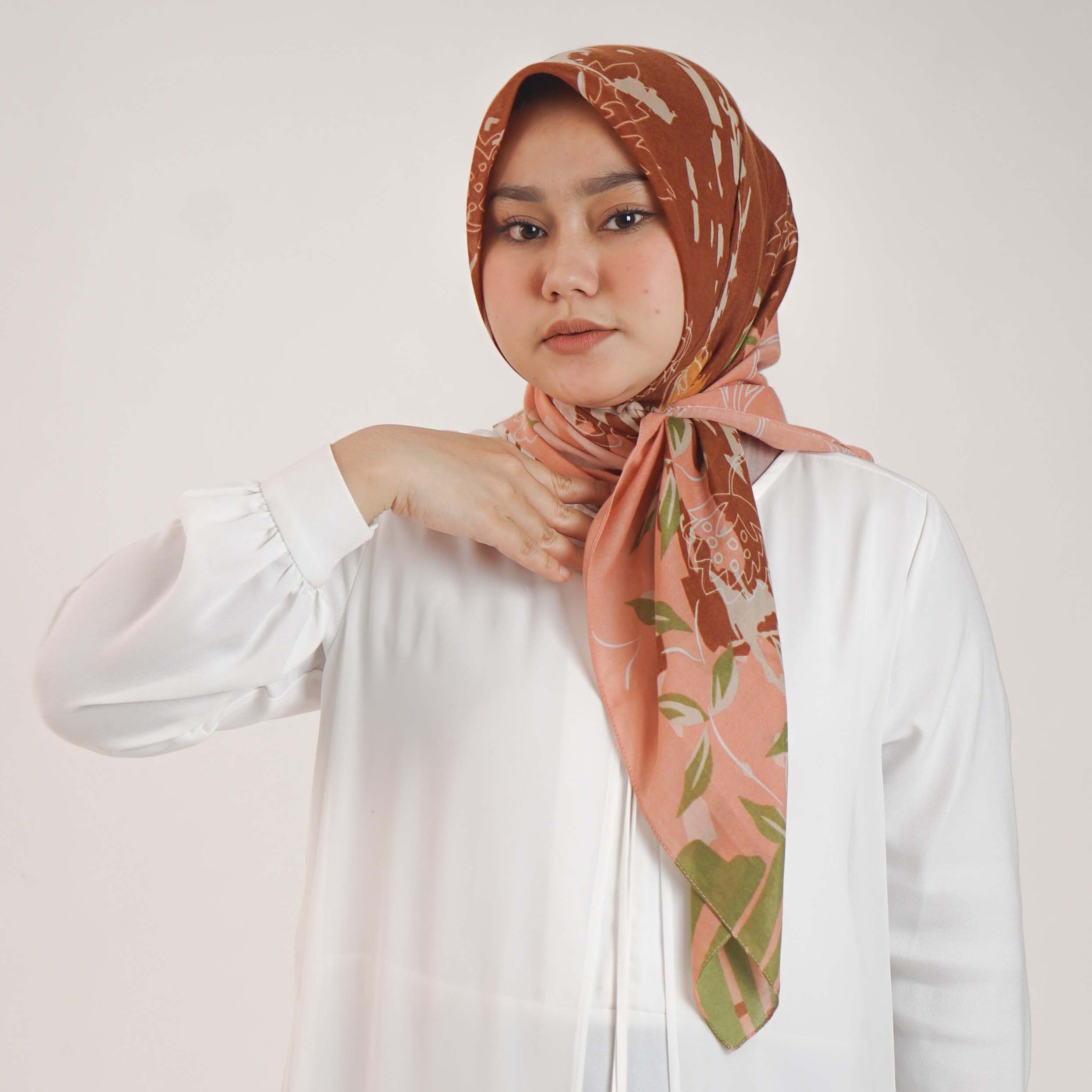 Elzatta Scarf Kaila Painting Floral - Coklat
