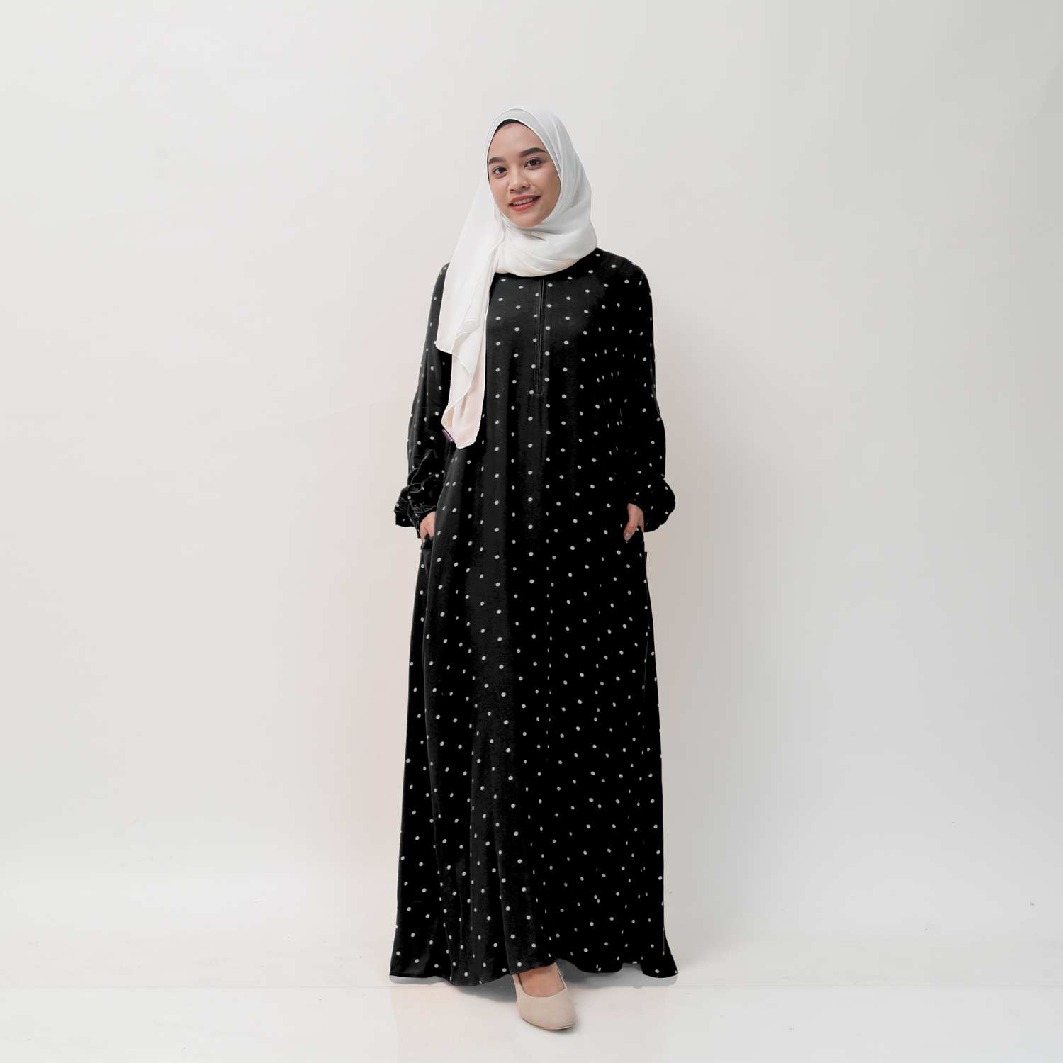 Gamis Manset Frills Rayon Dot - Hitam