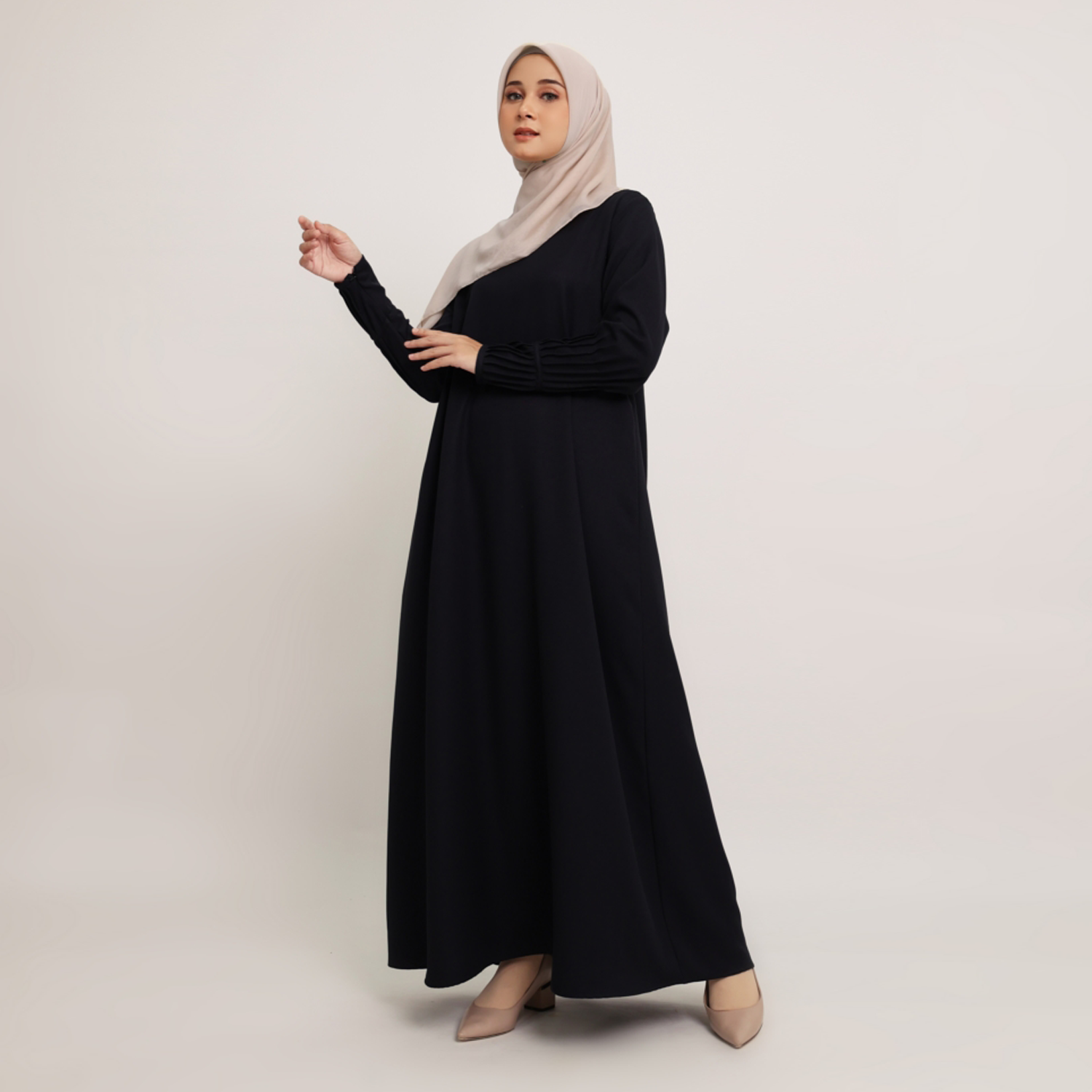Elzatta Gamis Satin Lengan Pleats - Hitam