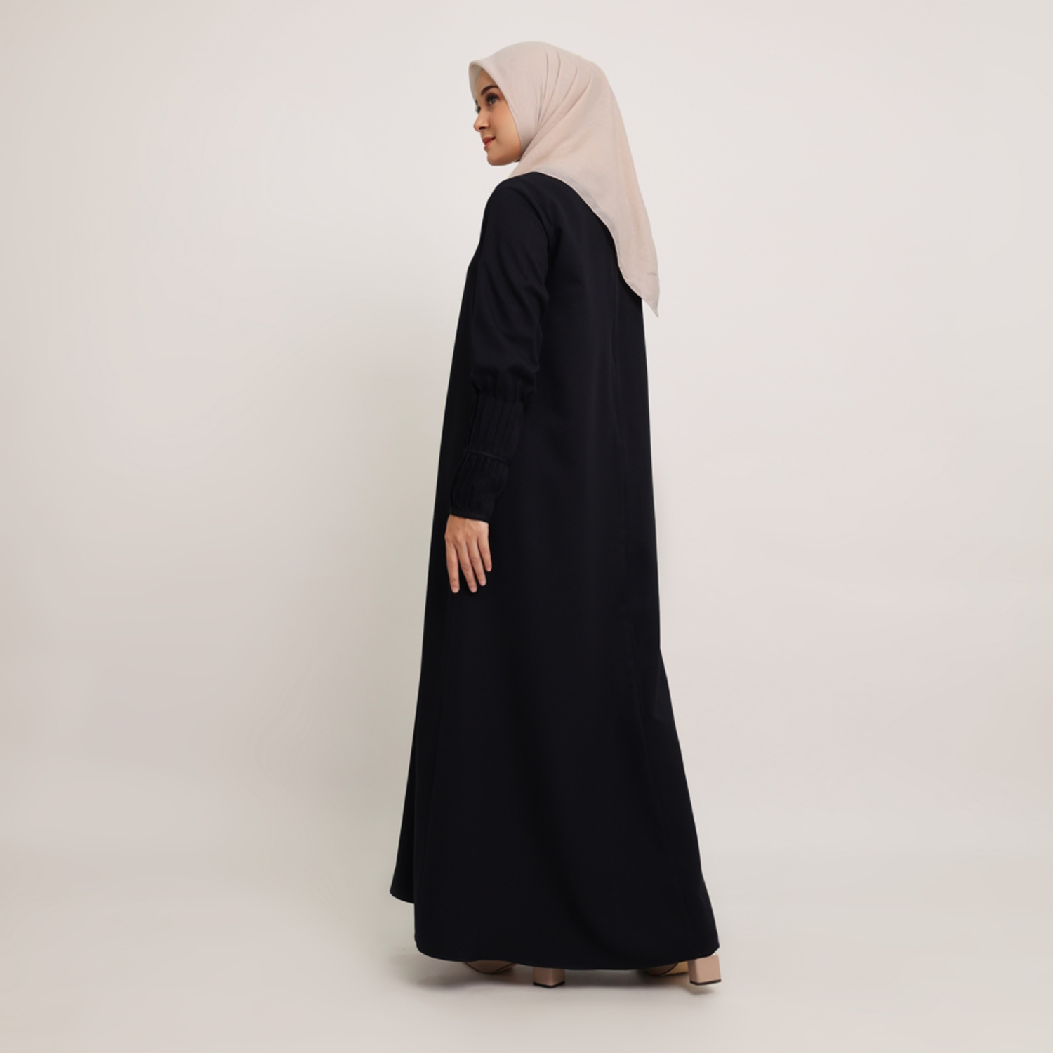 Elzatta Gamis Satin Lengan Pleats - Hitam