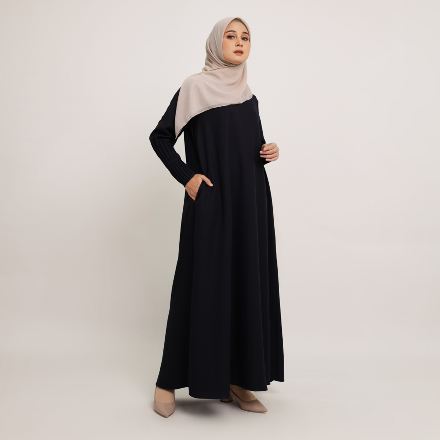 Elzatta Gamis Satin Lengan Pleats - Hitam