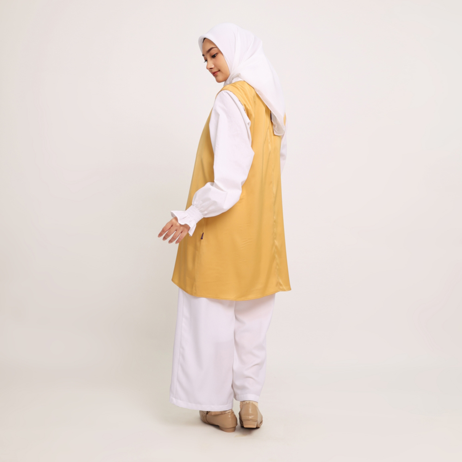 Elzatta Inner Tunik Sleeveless Silk - Gold