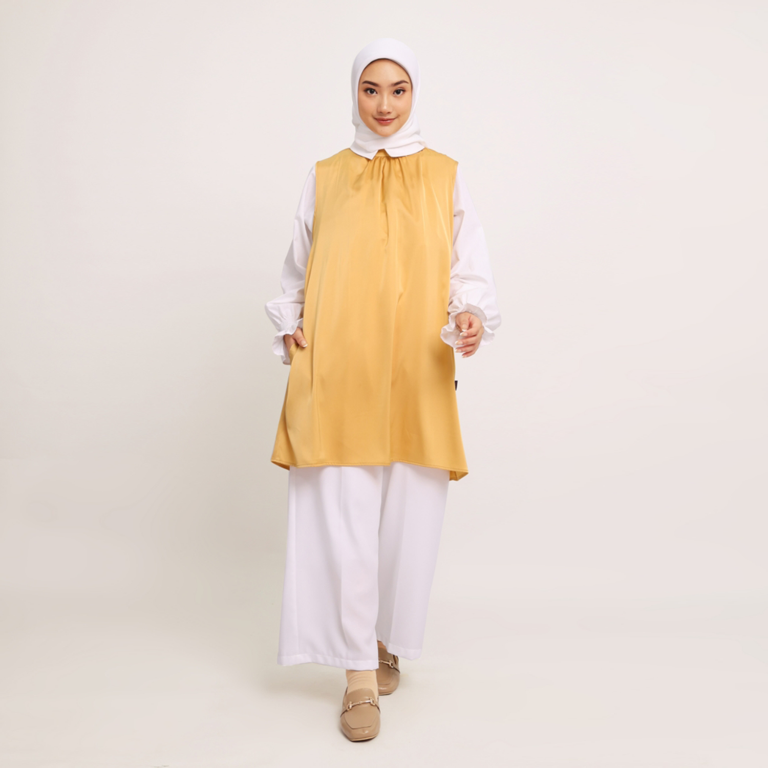 Elzatta Inner Tunik Sleeveless Silk - Gold