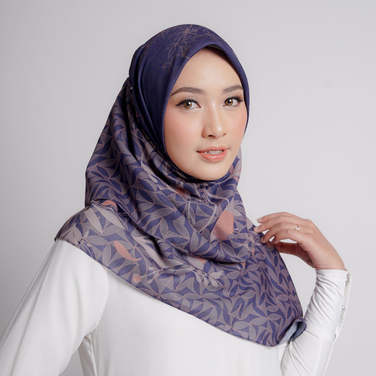 Elzatta Kaila Decorative Flower - Navy