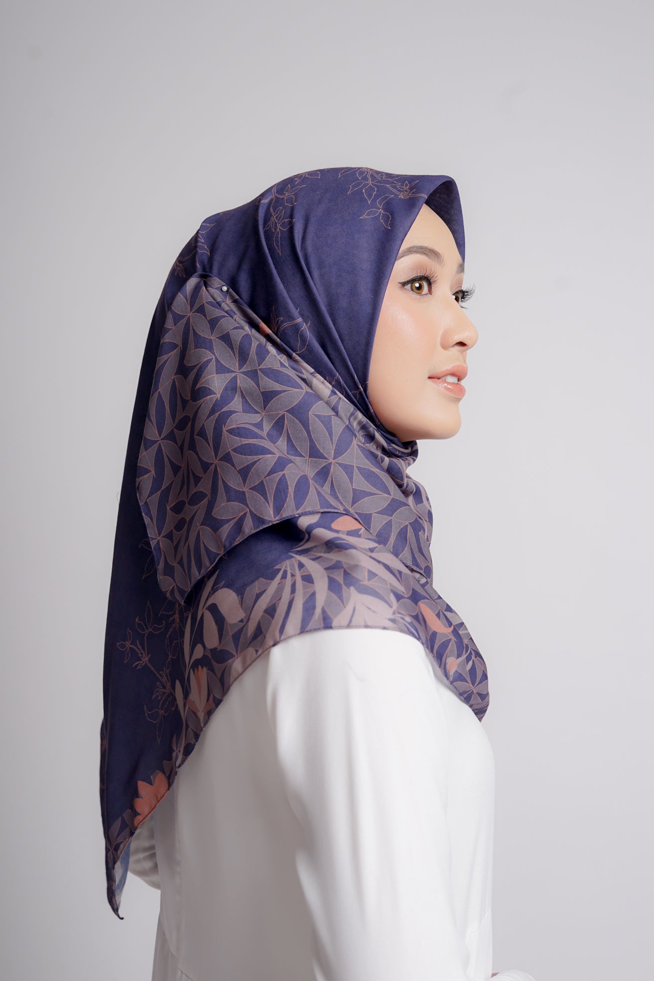 Elzatta Kaila Decorative Flower - Navy