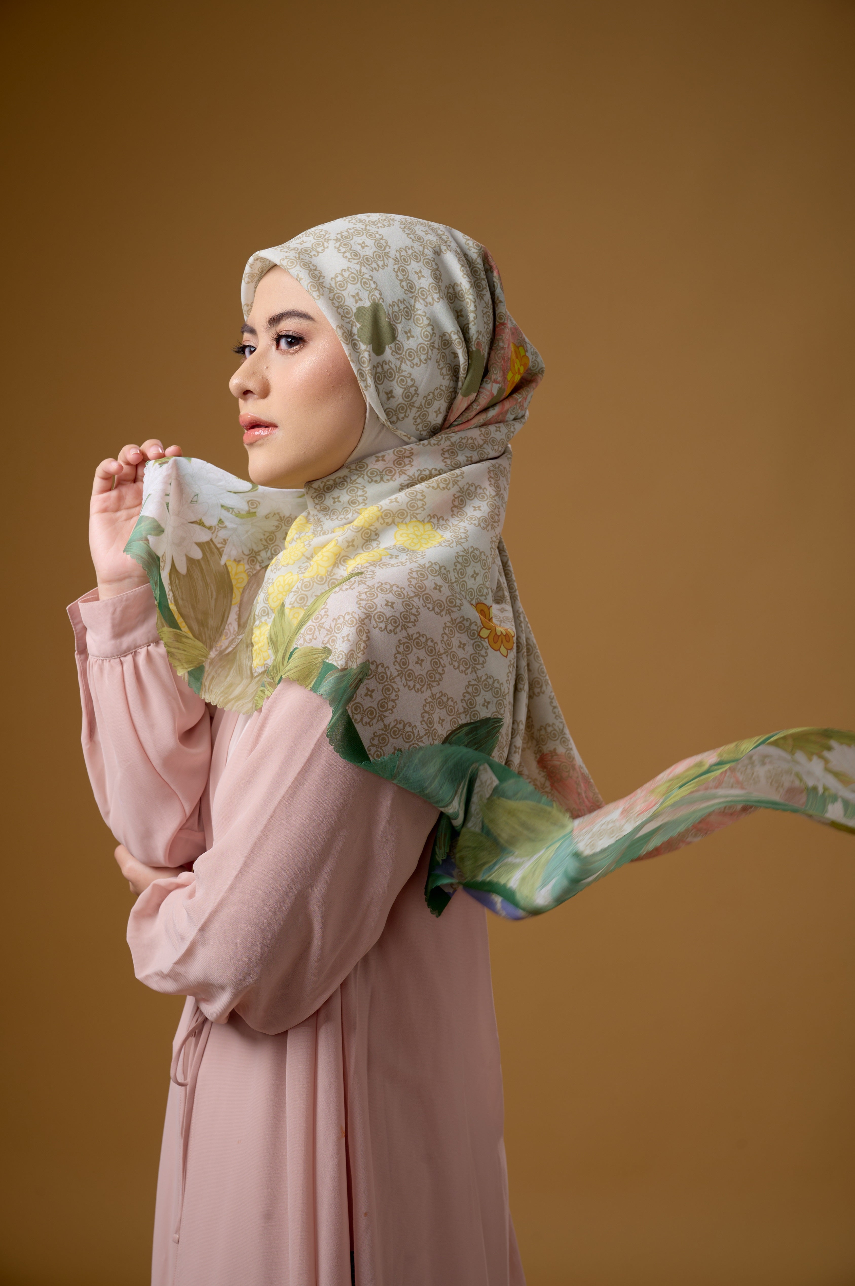 Elzatta Hijab Segi Empat KanaPesona Sedap Malam