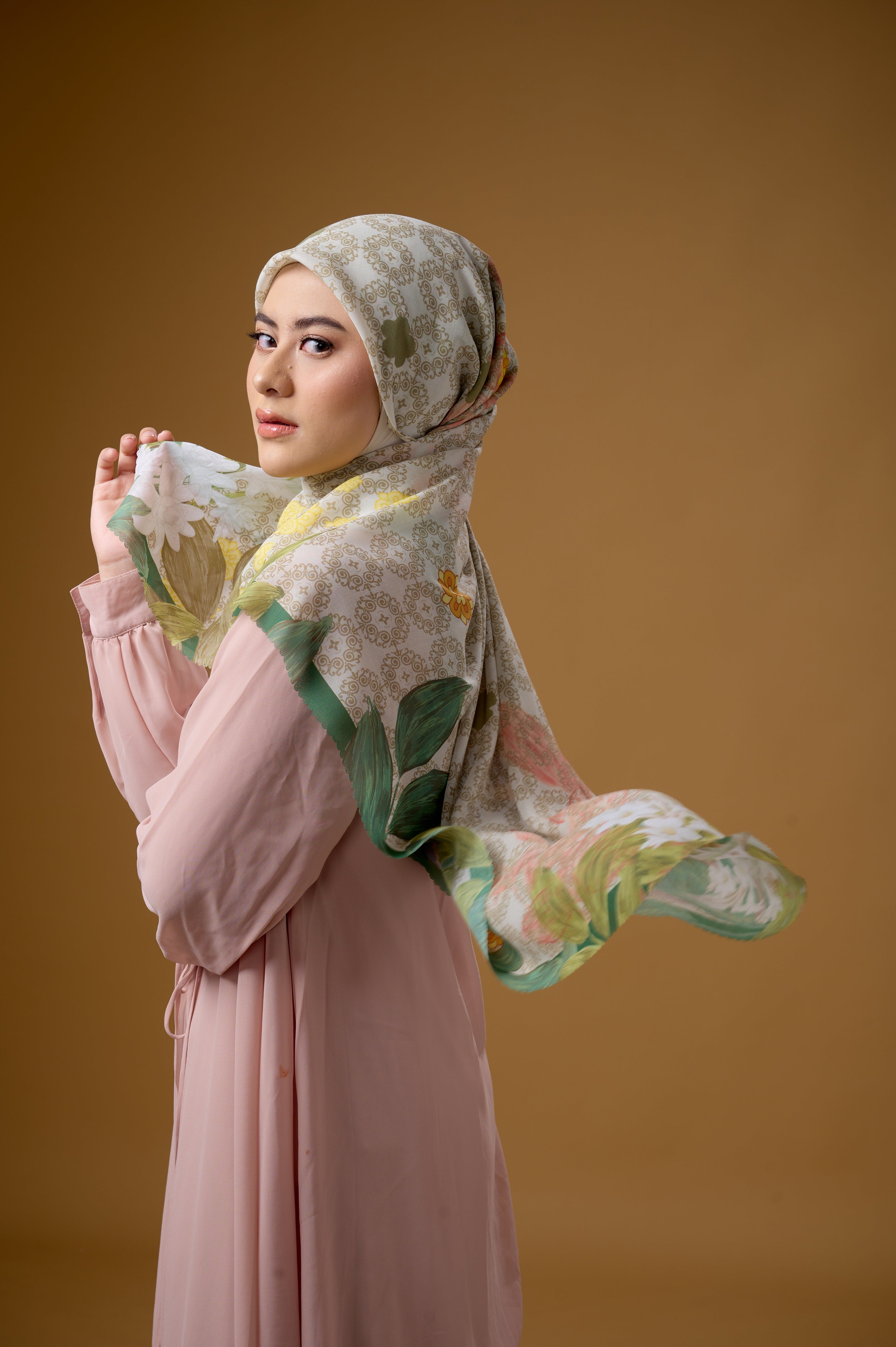Elzatta Hijab Segi Empat KanaPesona Sedap Malam