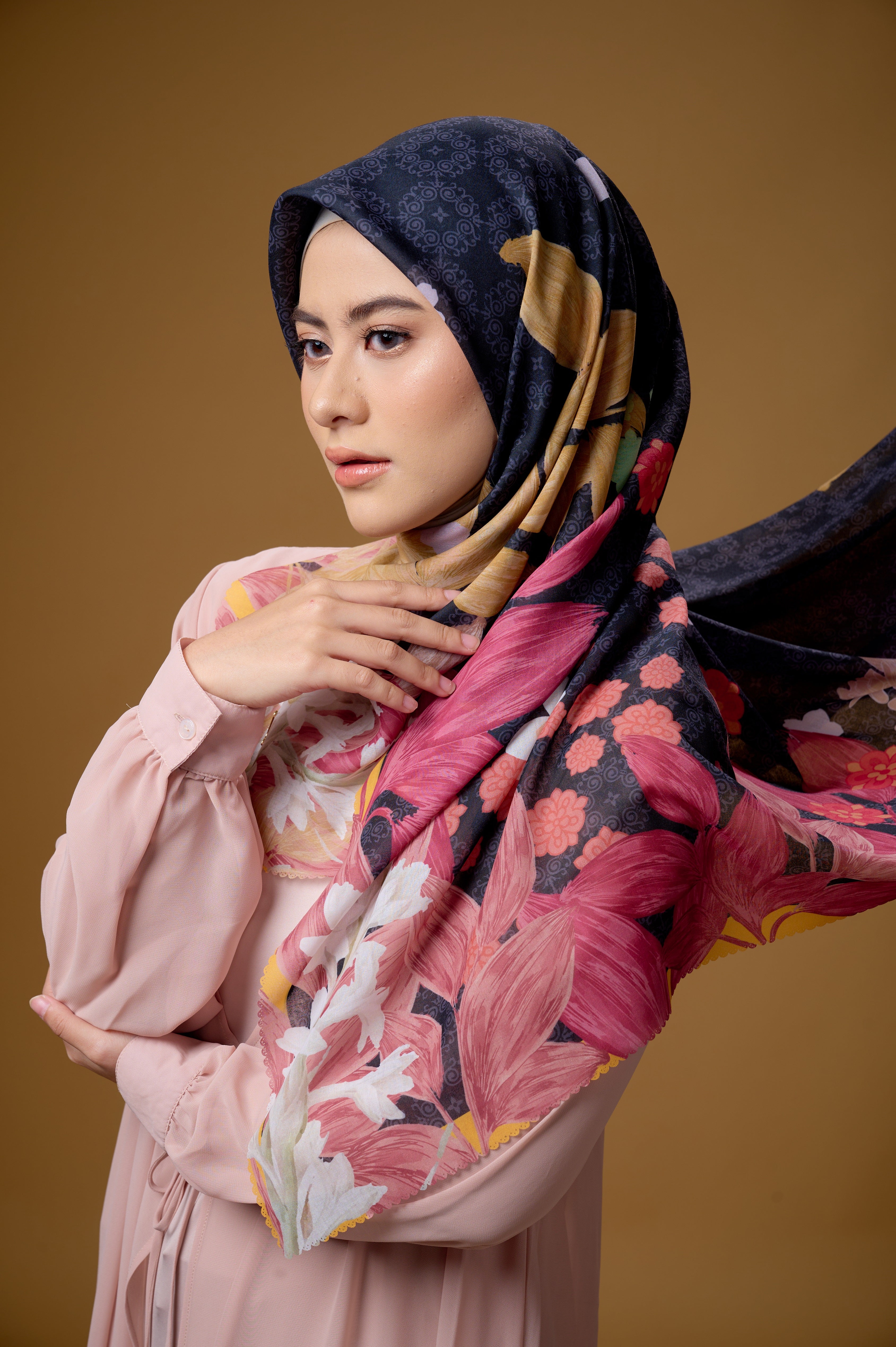 Elzatta Hijab Segi Empat KanaPesona Sedap Malam