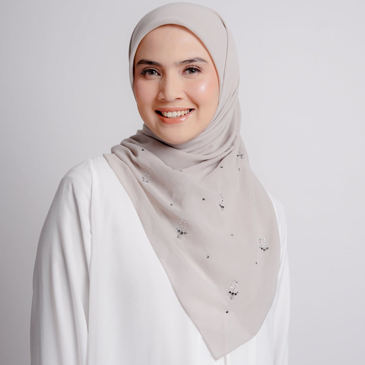 Elzatta Keisha Beads Flower - Silver Grey