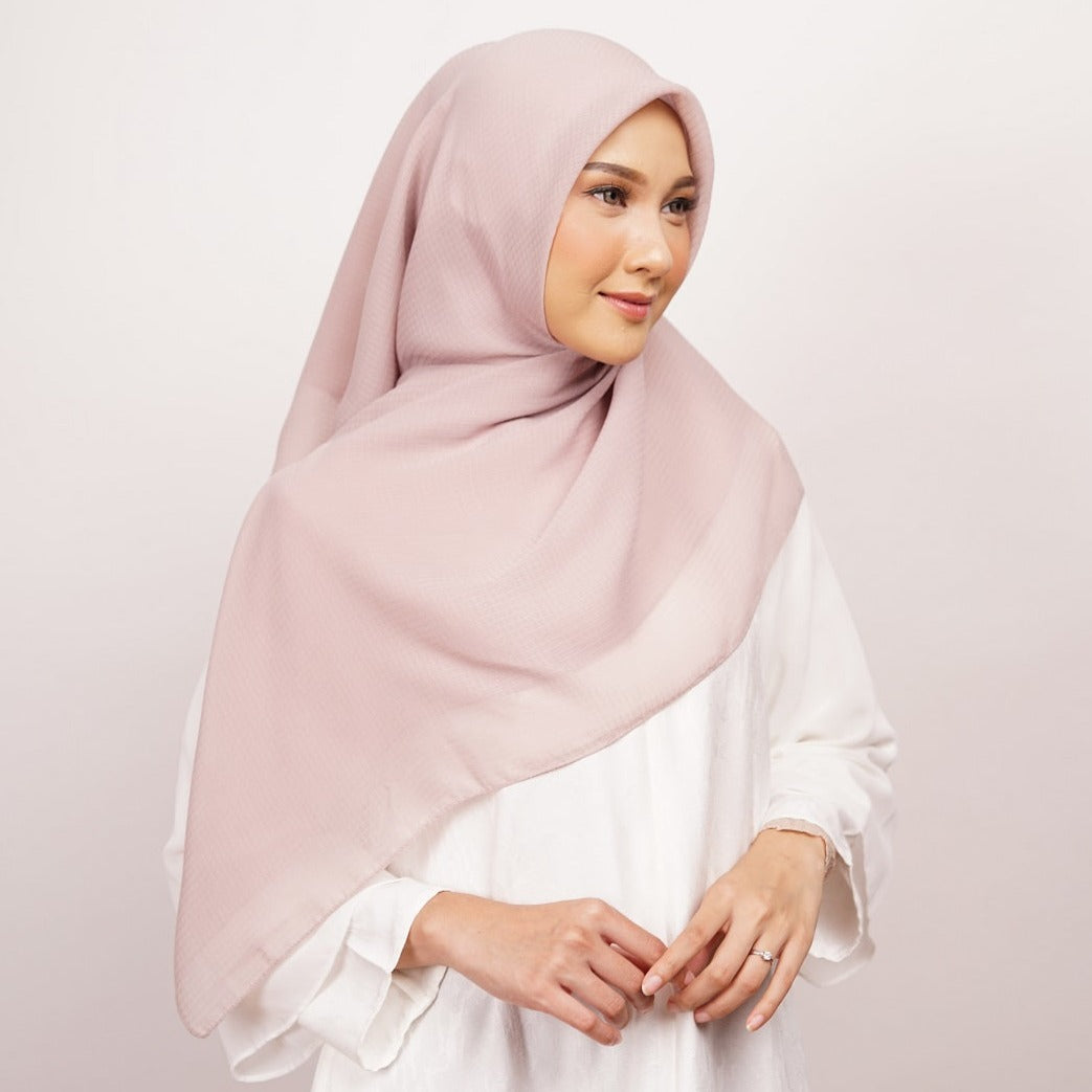 Elzatta Jilbab Segi Empat Scarf Polos Keisha Wanna