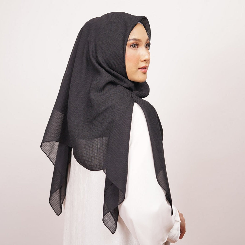 Elzatta Jilbab Segi Empat Scarf Polos Keisha Wanna