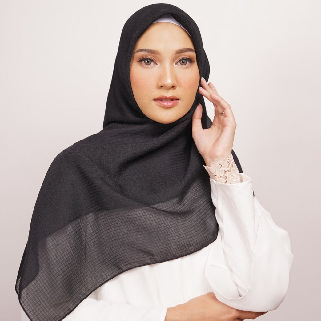 Elzatta Jilbab Segi Empat Scarf Polos Keisha Wanna